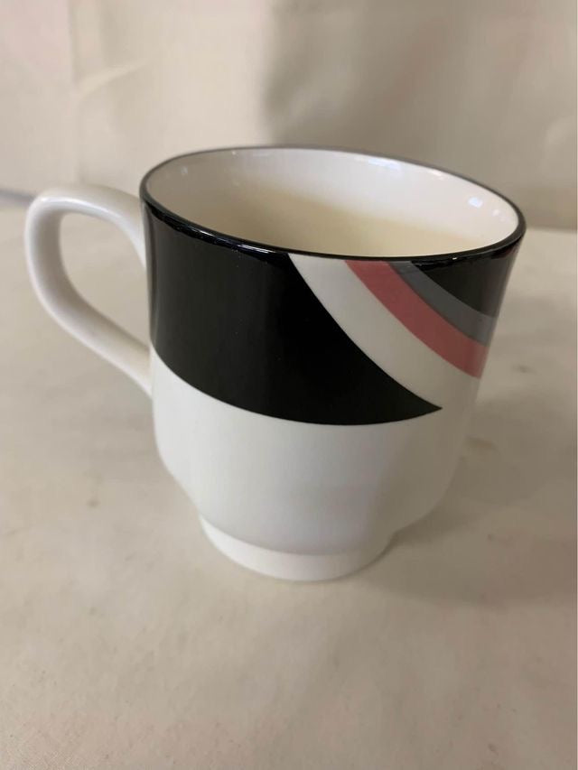 Three Piece Tea Set image 5
