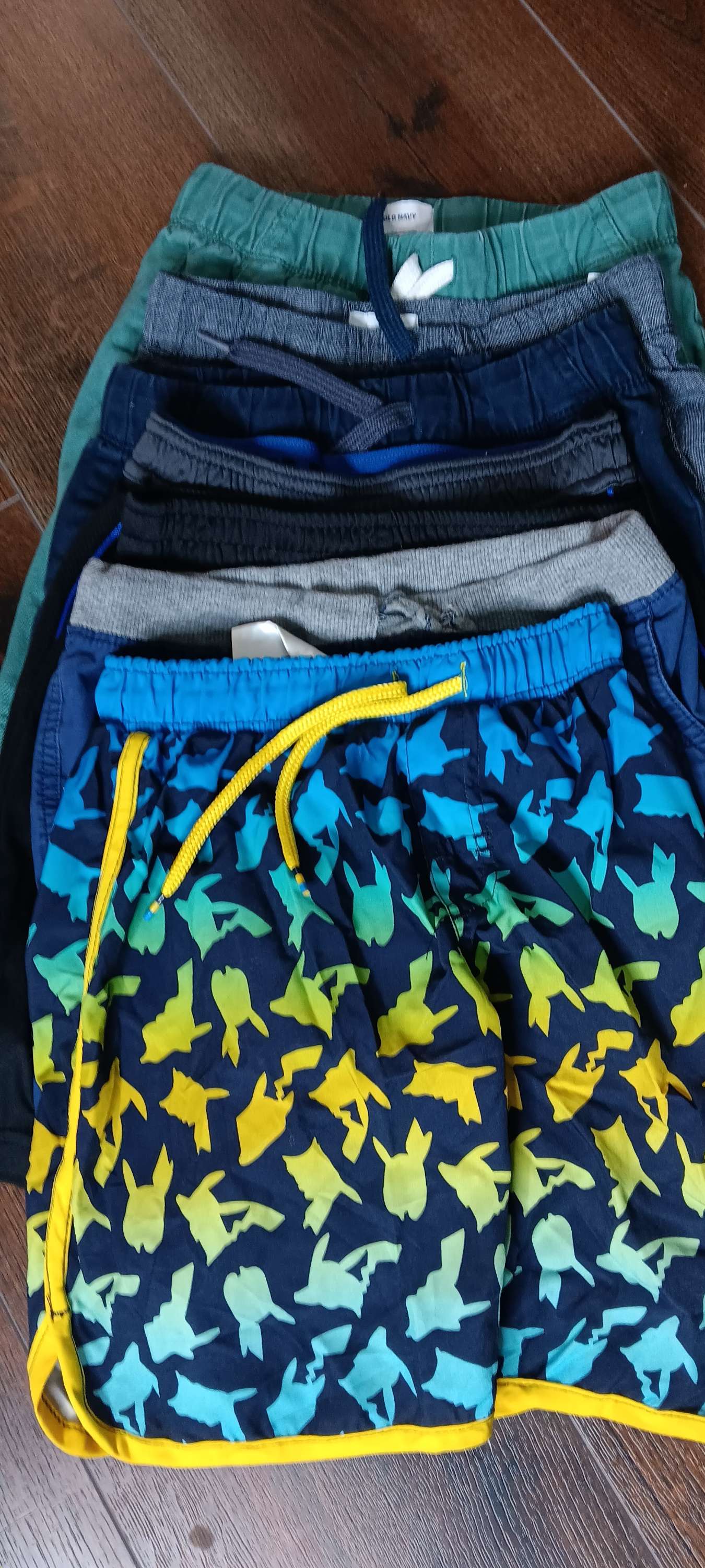 set of Boys shorts size (m) image 9