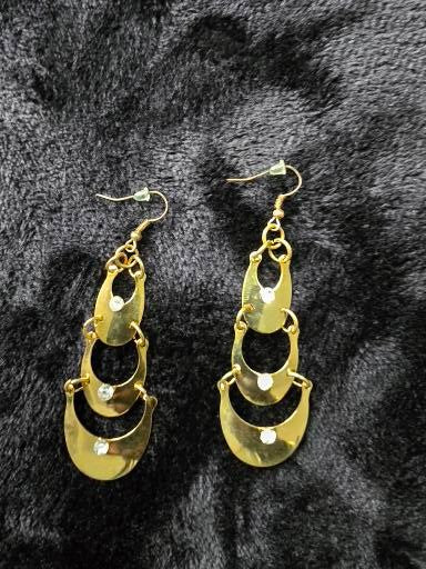 Gold earring image 2