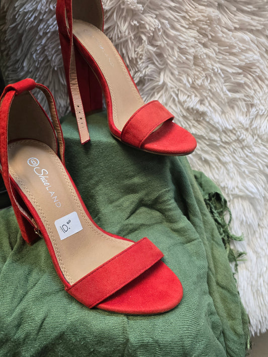Red bread heel slipper size 6 image 1