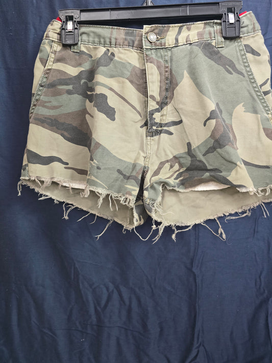 Camouflage girl shorts size 10 image 1