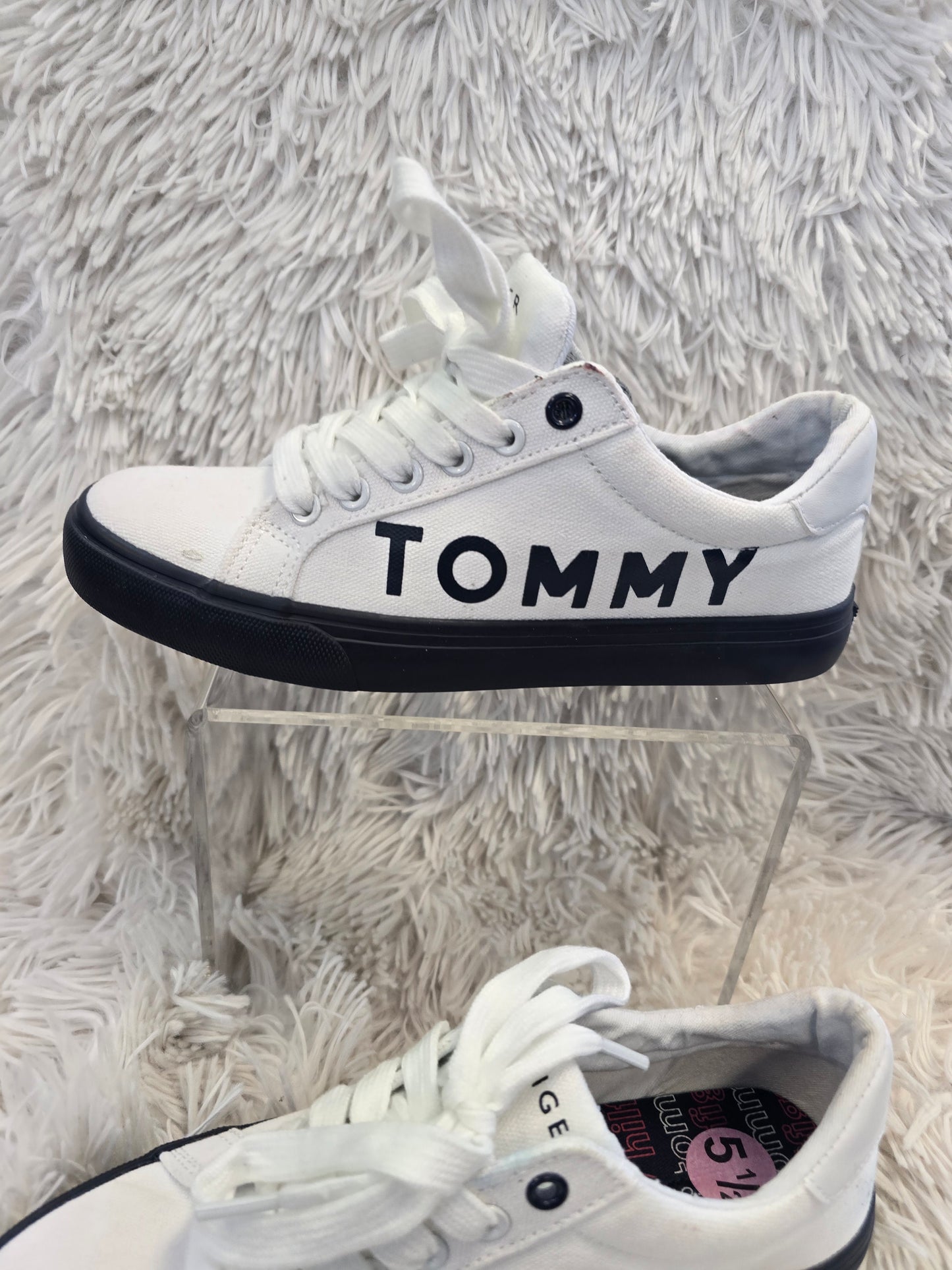 Women Tommy Hilfiger shoe size 5.5 image 4