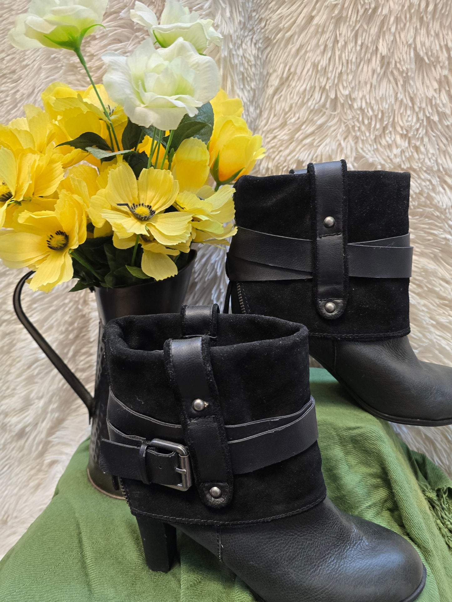 Woman black ankle boots size 8 image 2