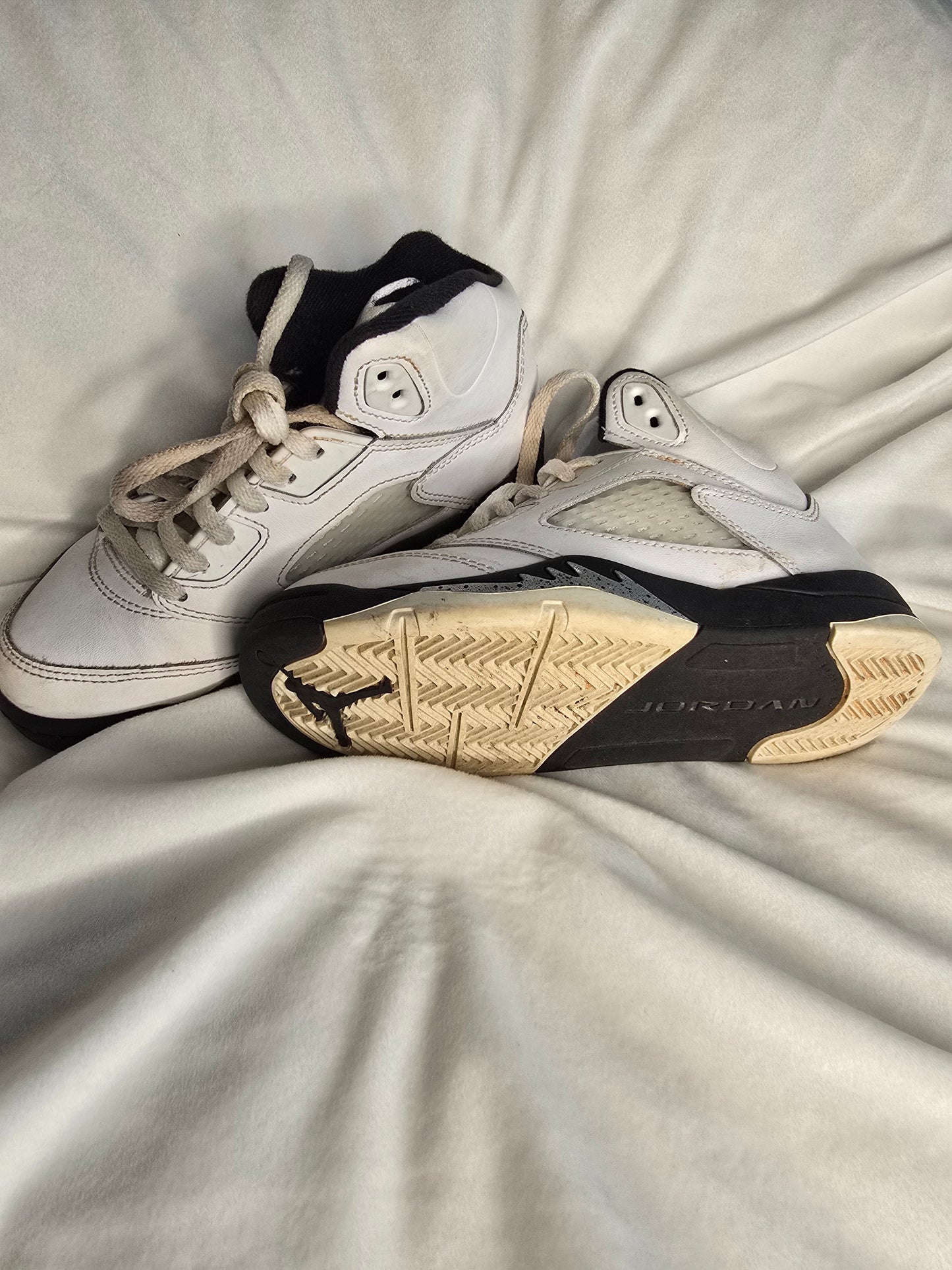 Jordan Youth White & Black Basketball Sneakers image 4