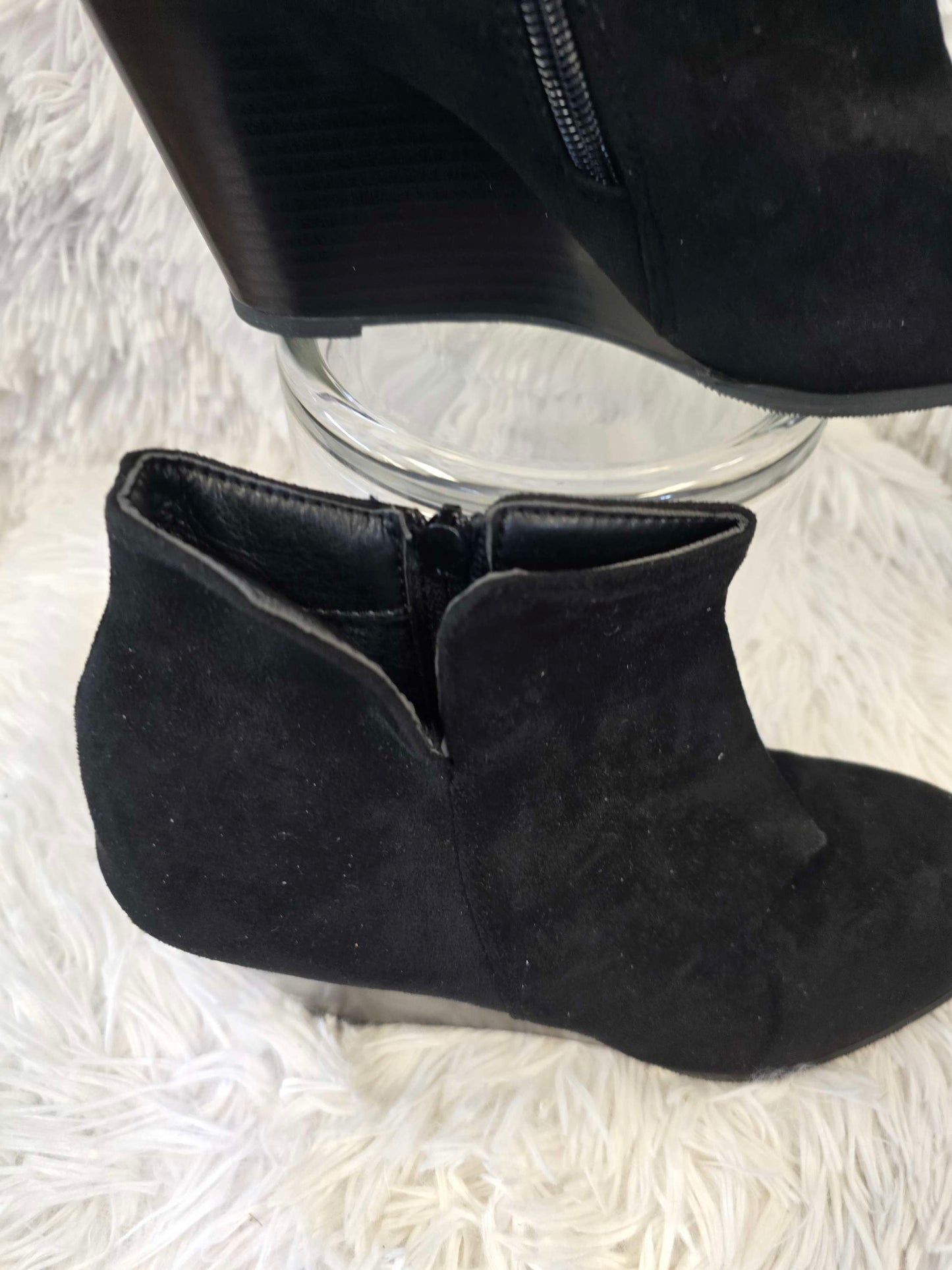 Black boots image 3