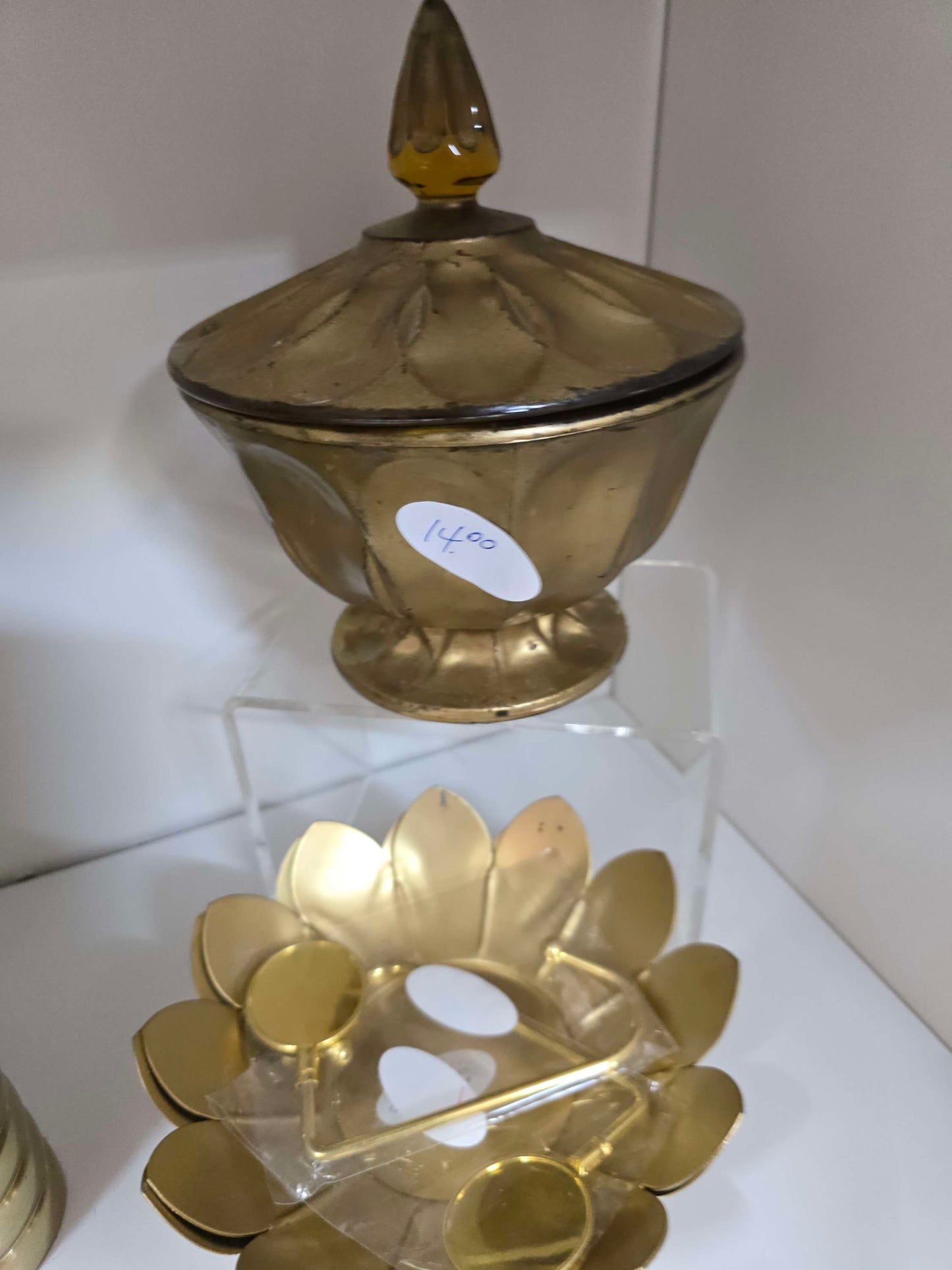Set of 2 gold color decorative dishes image 3