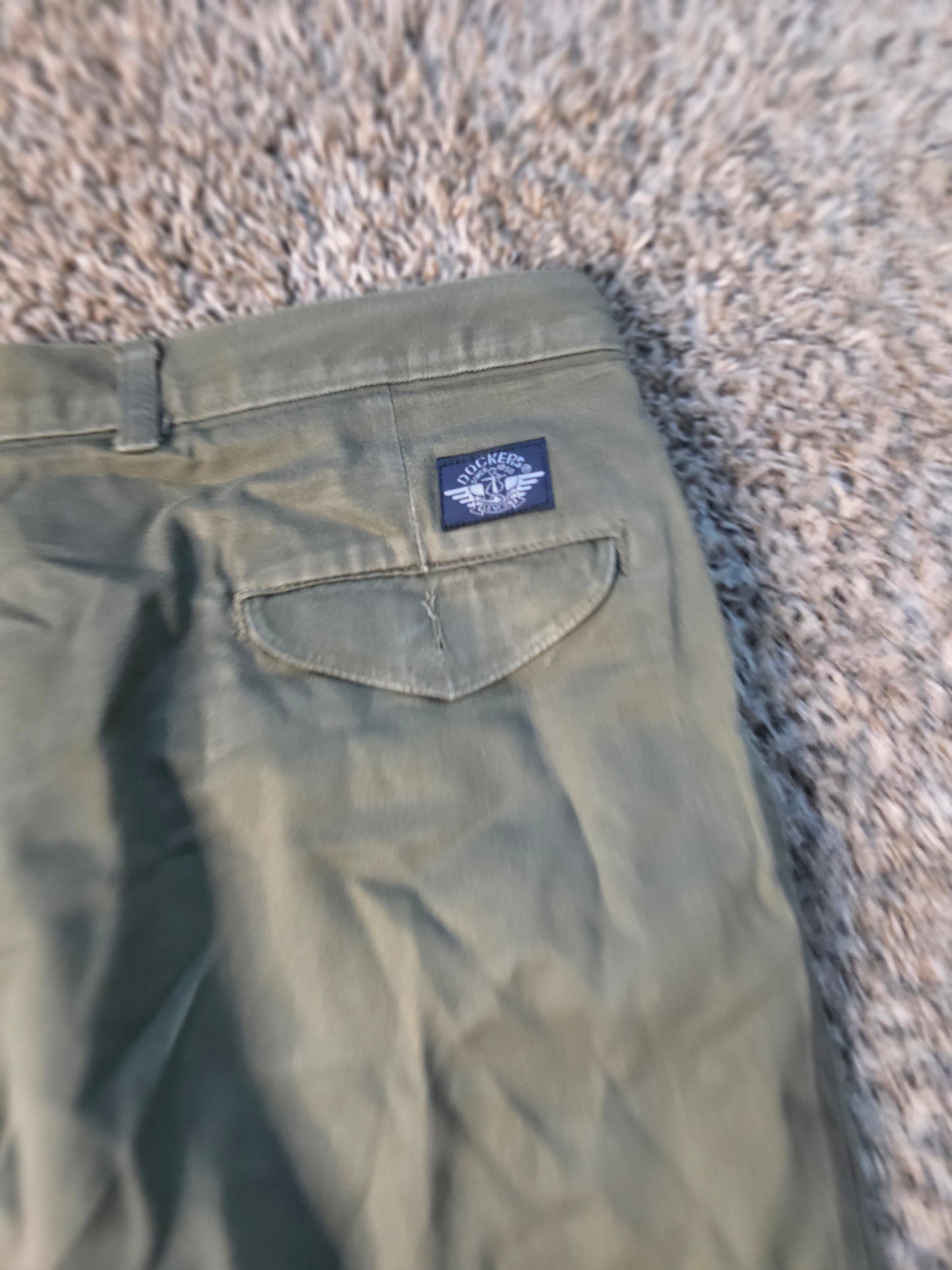 Dockers Men’s Olive Green Pleated Pants – Classic Fit 33x30