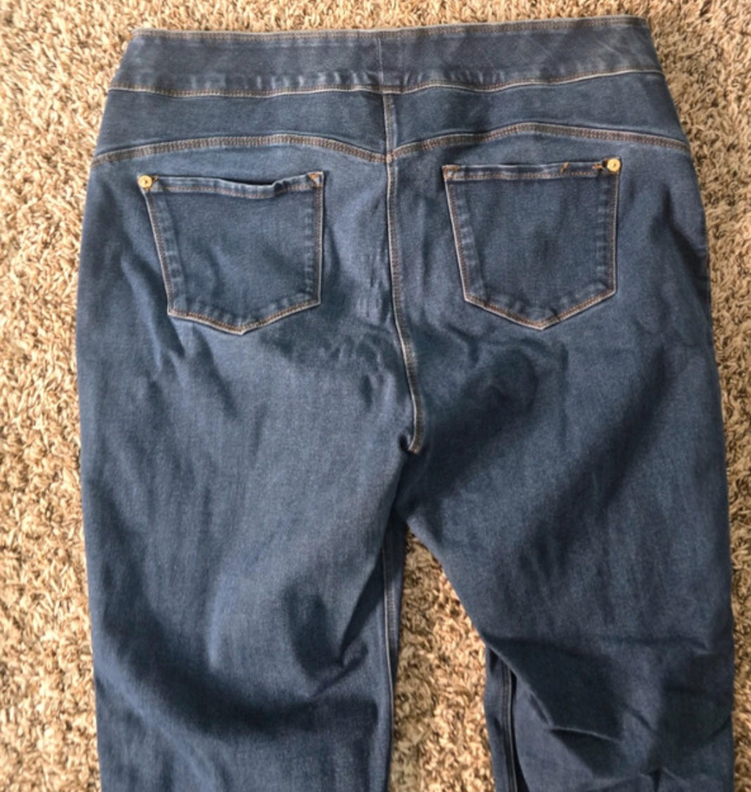 Women’s Dark Wash Pull-On Denim Jeggings