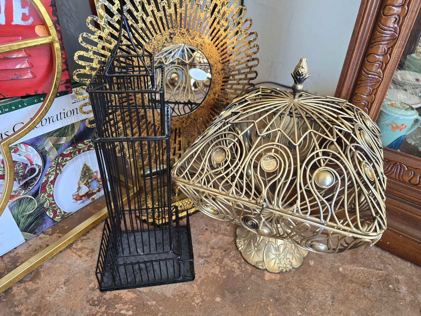 Gold centerpiece image 0