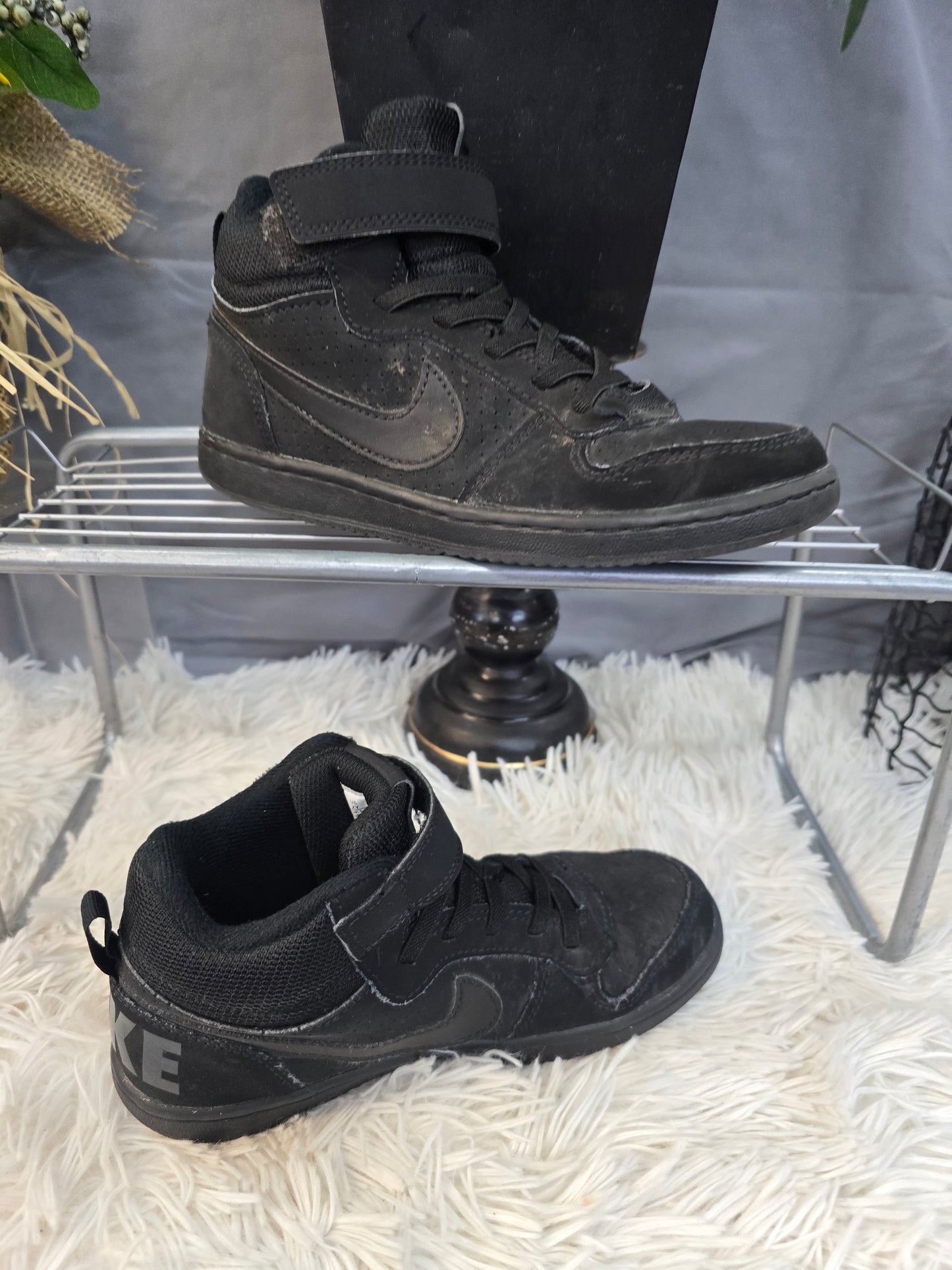 Nike youth size 2 image 3