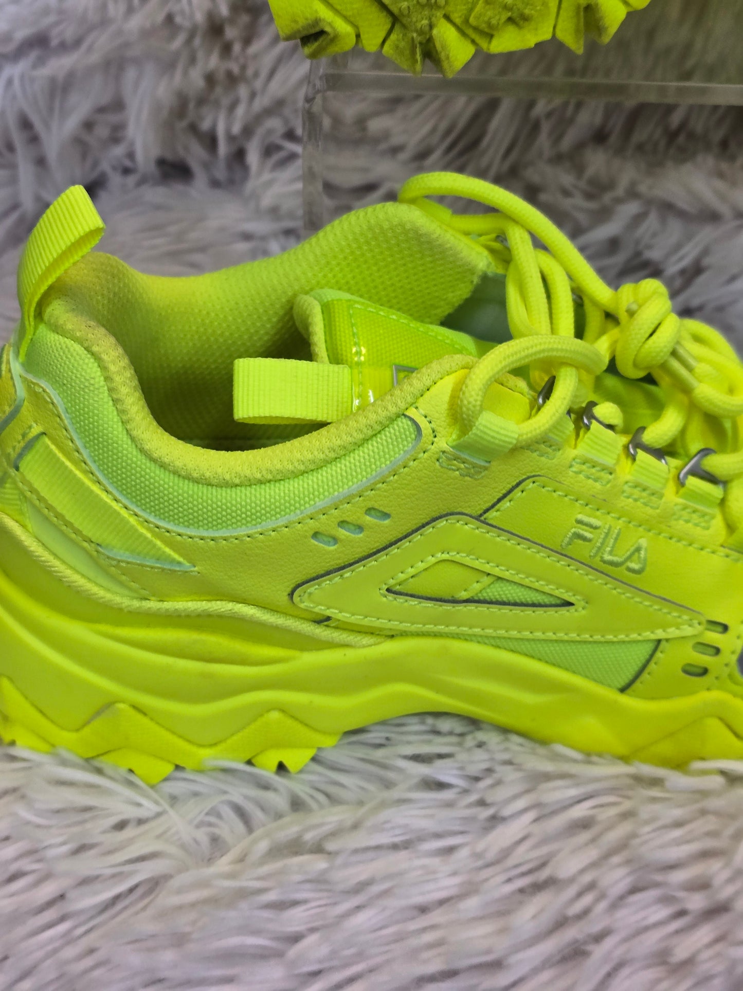 Woman Fila shoe size 6.5 image 7