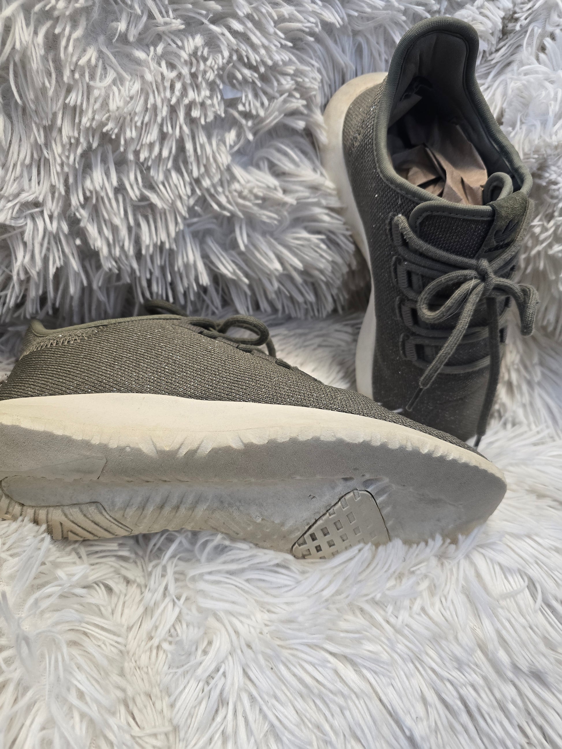 Women Adidas size 8 shoe image 4
