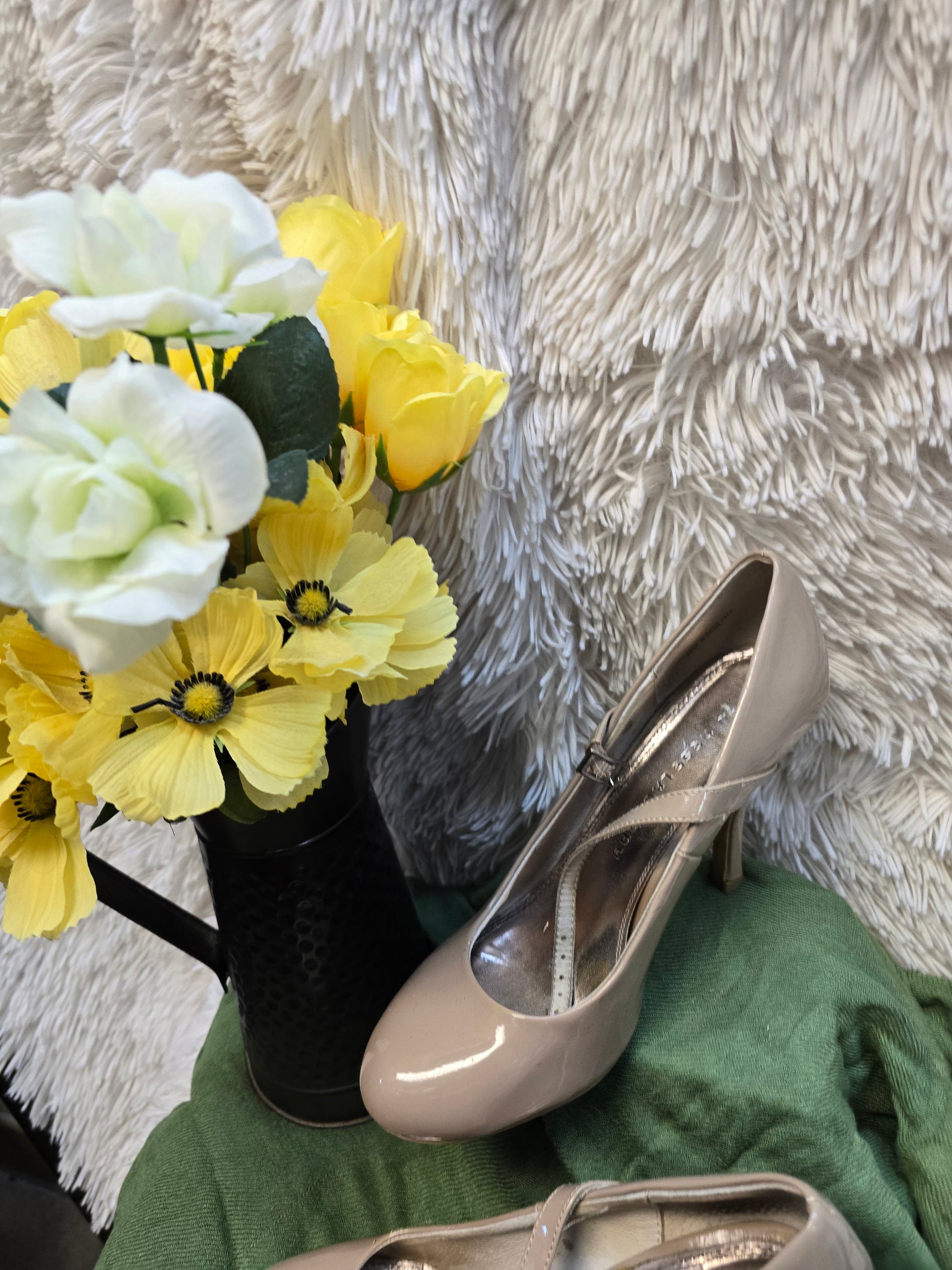 Chinese laundry stilettos size 8.5 image 2