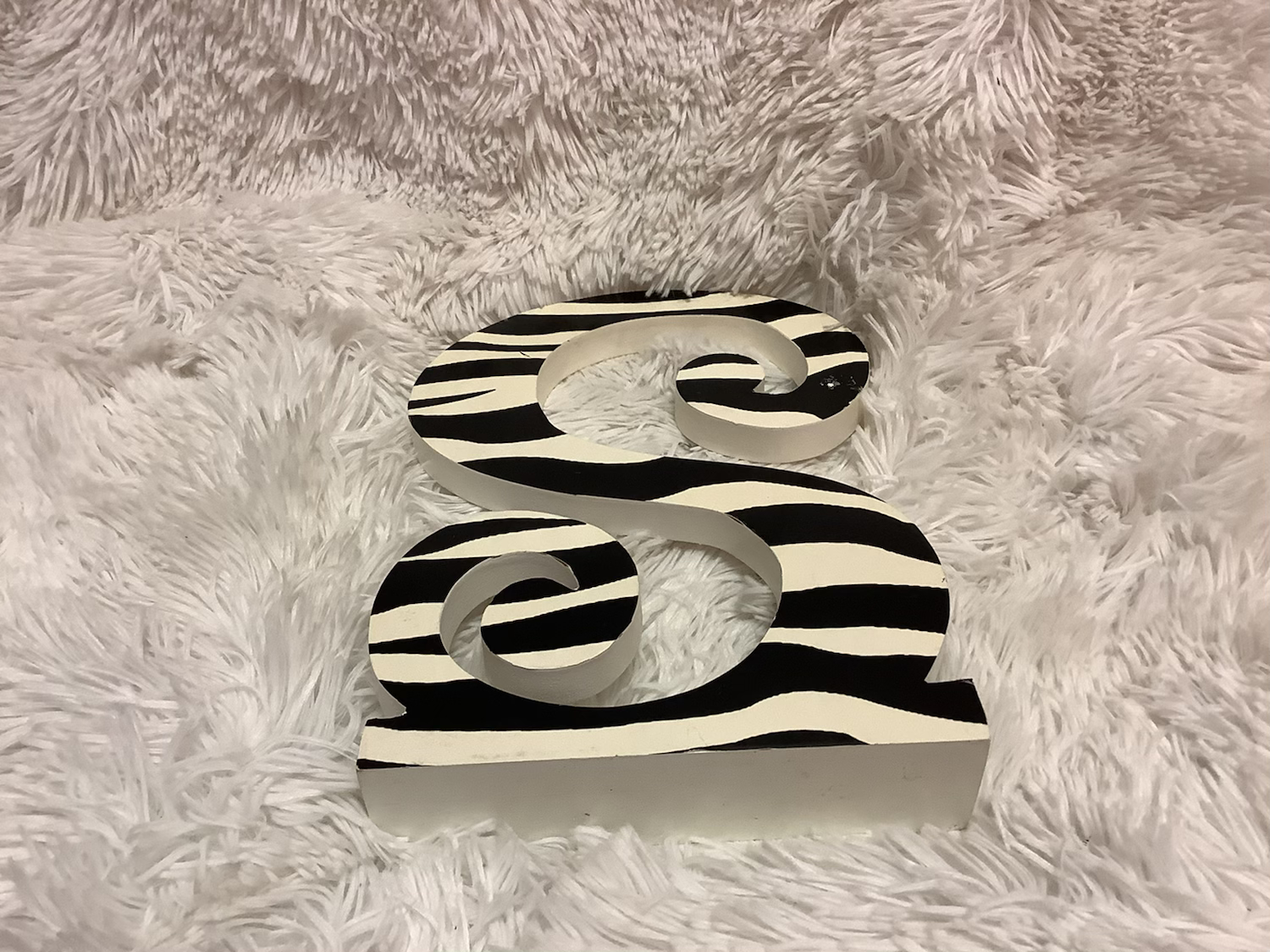Zebra Print Letter “S” Stand image 1
