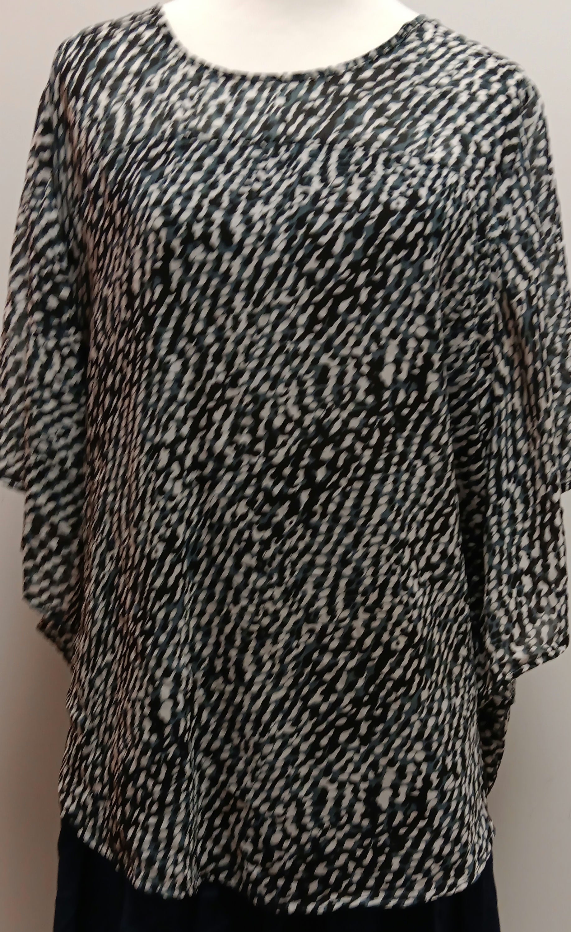 Black and white paraphrase blouse size XL image 2