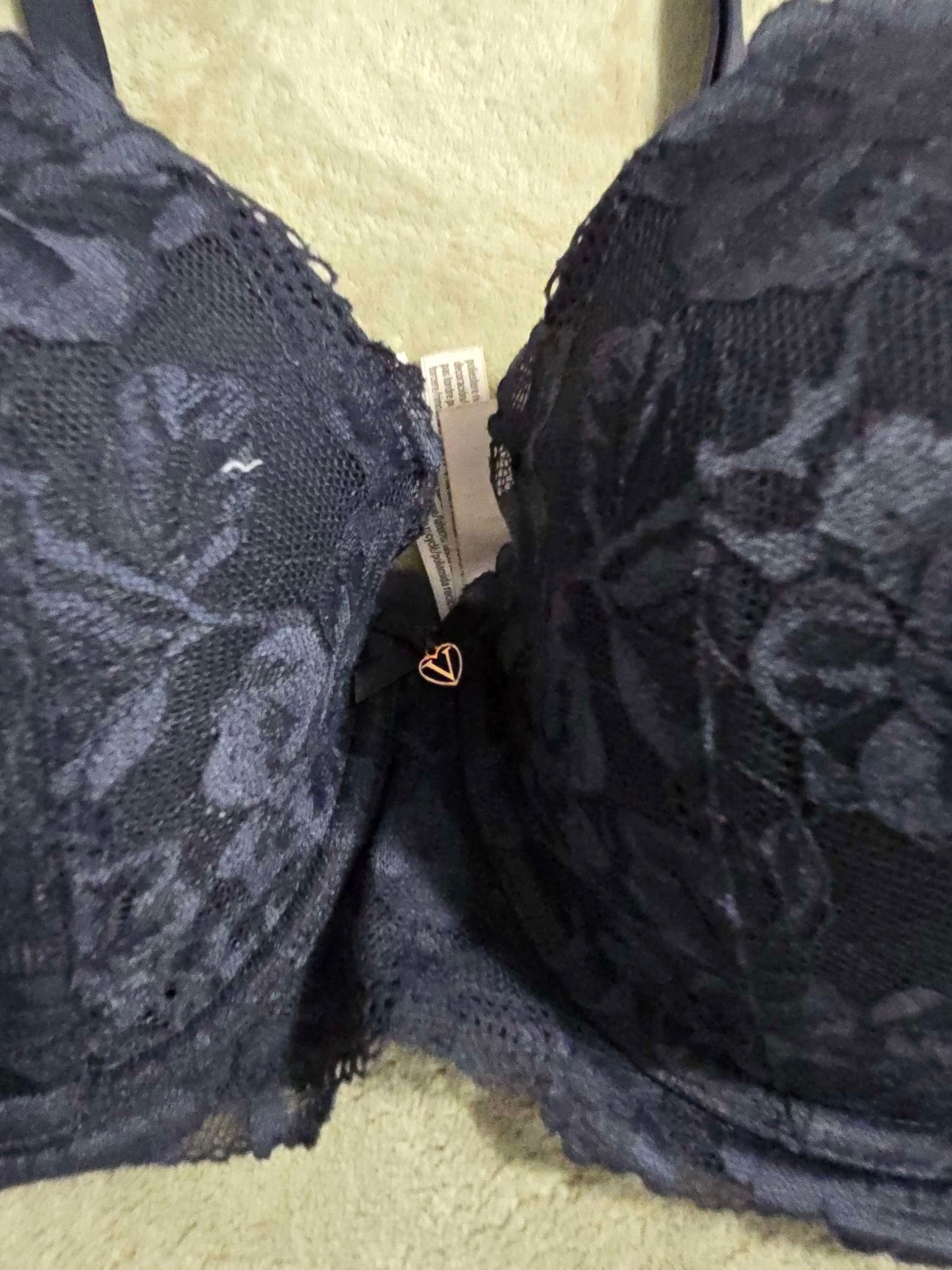 Victoria’s Secret Lace Underwire Bra – Navy Blue – Size 40DD image 1