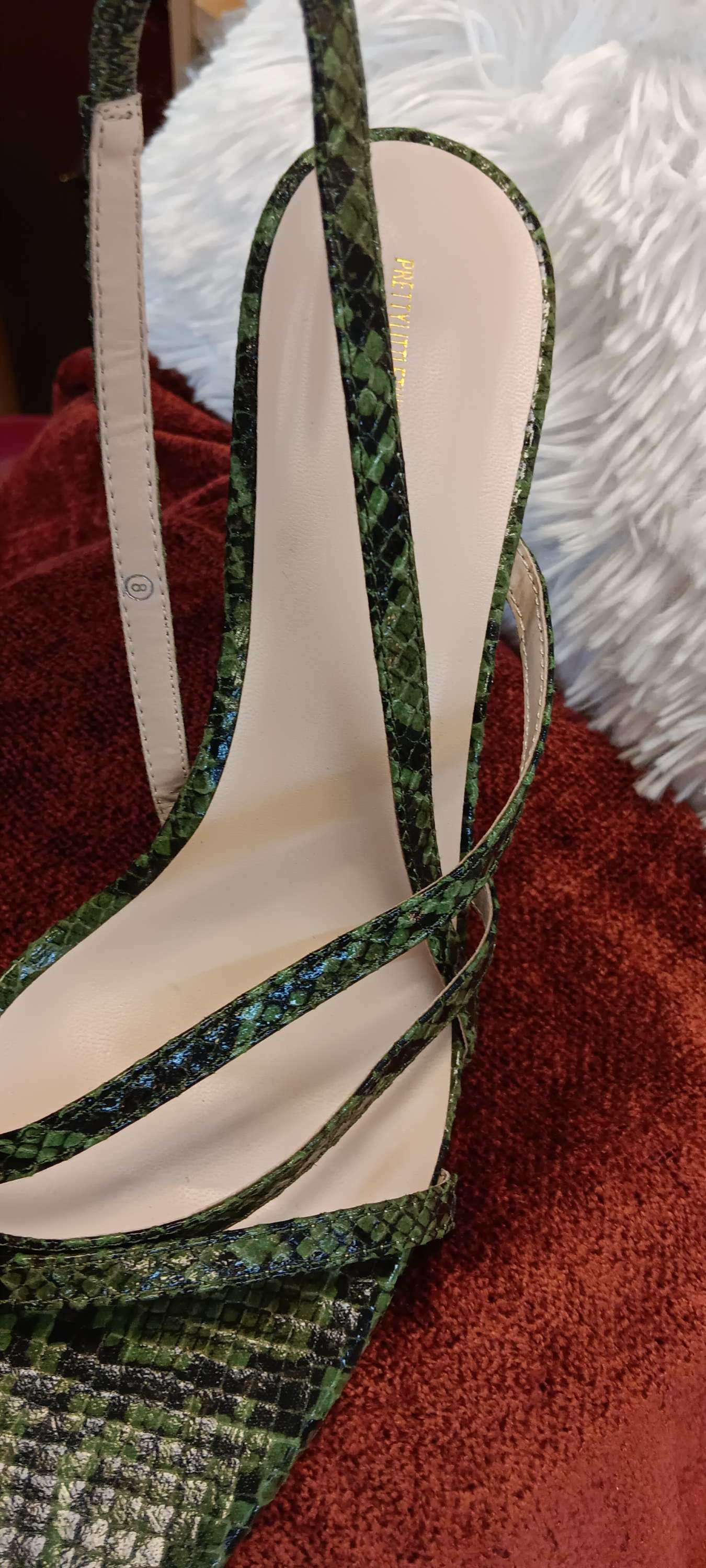 Pretty little thing women slipper size 8 image 4