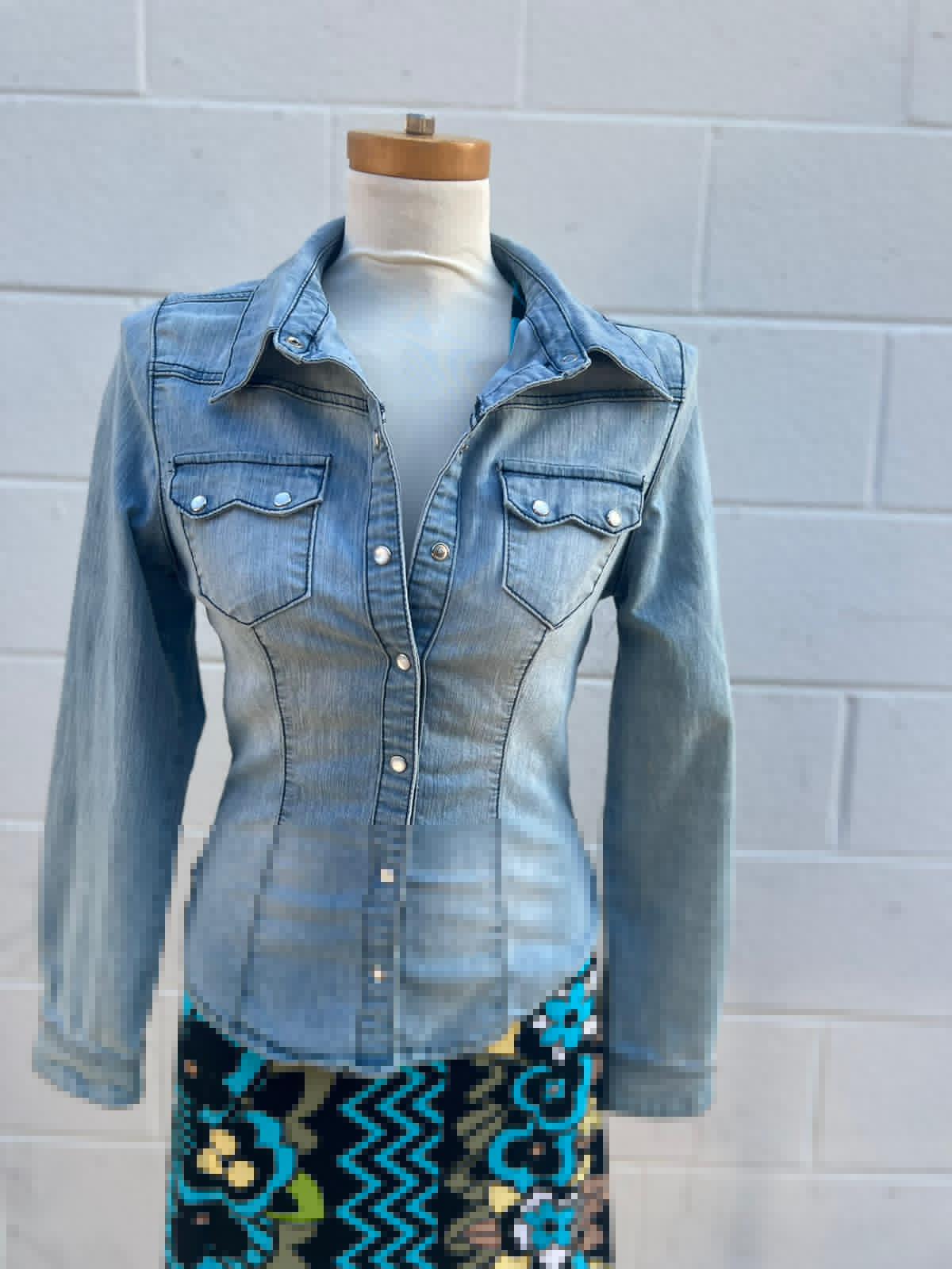 Jeans button front shirt Love culture M image 0
