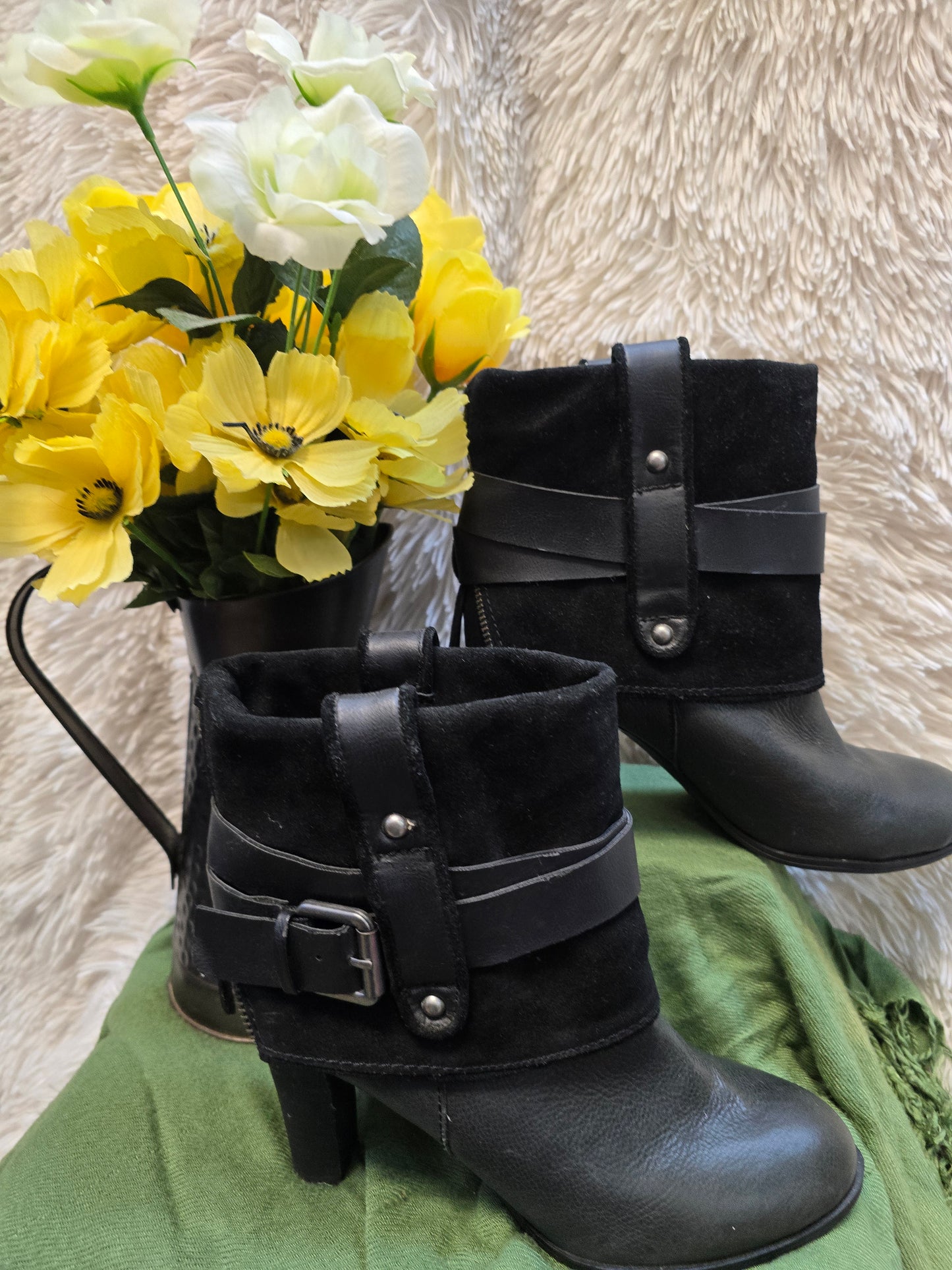 Woman black ankle boots size 8 image 1