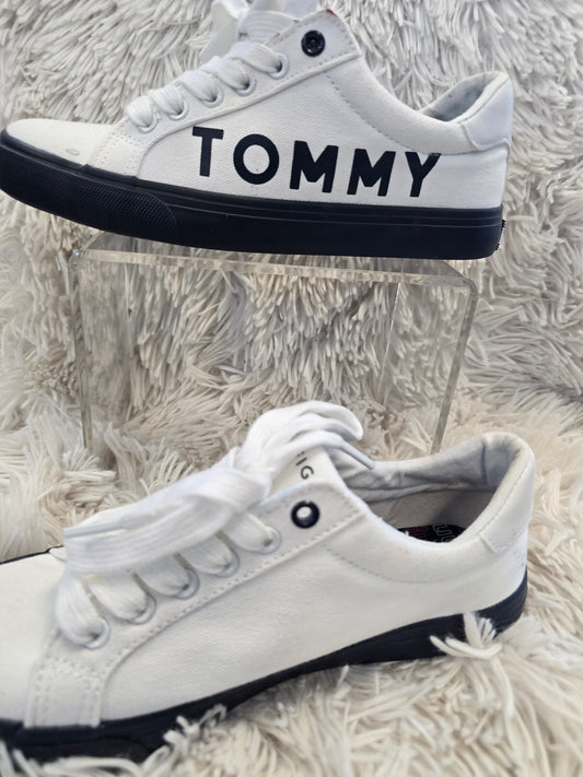 Women Tommy Hilfiger shoe size 5.5 image 1