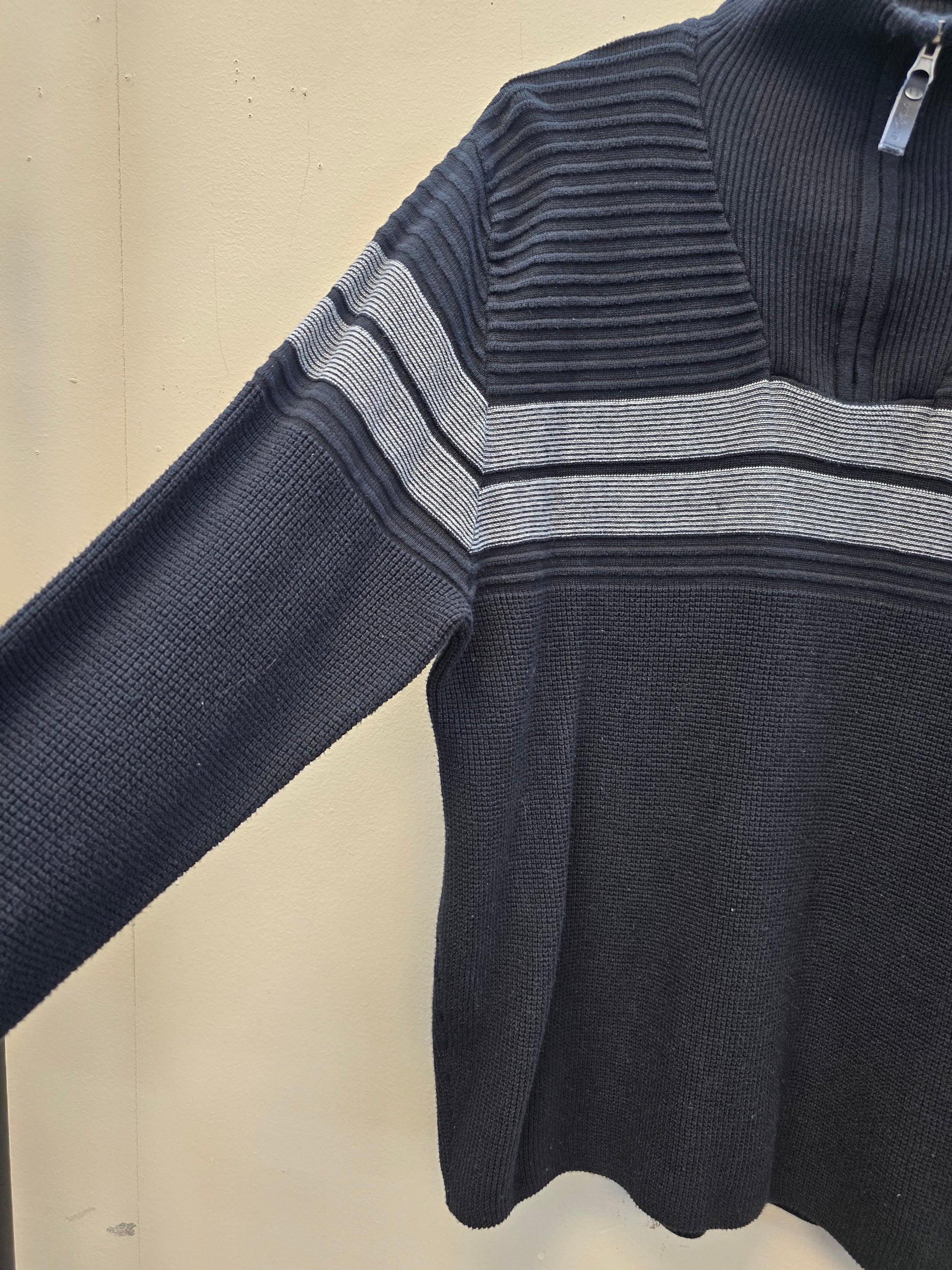 Dark Black Men sweater G/L image 3