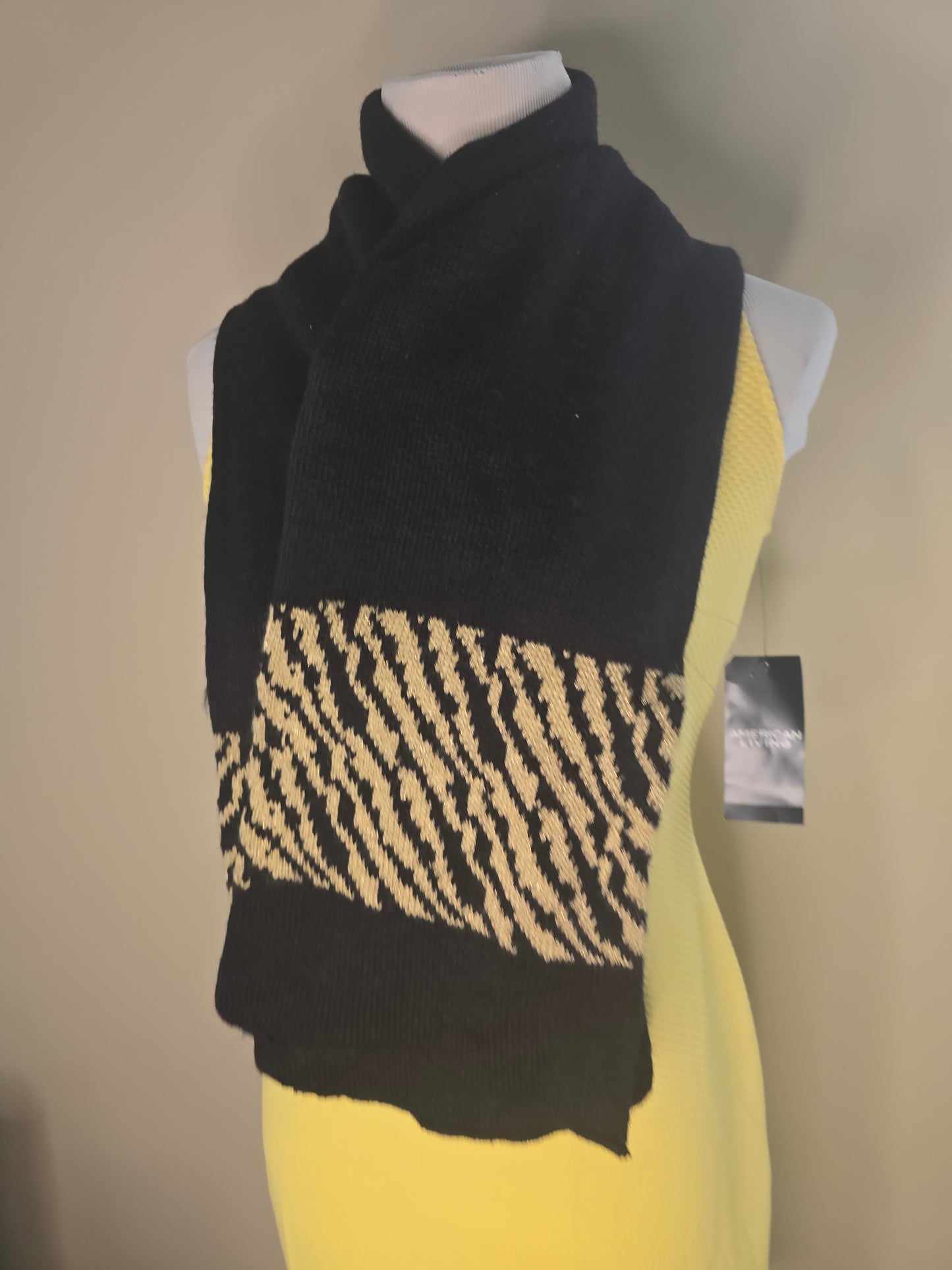 Black and gold scarf image 5