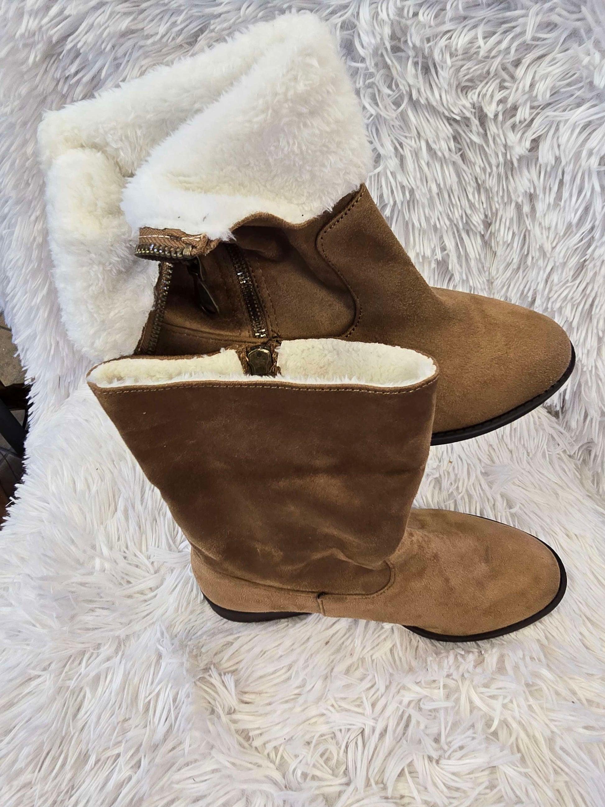 Girls boots  size 7 image 7