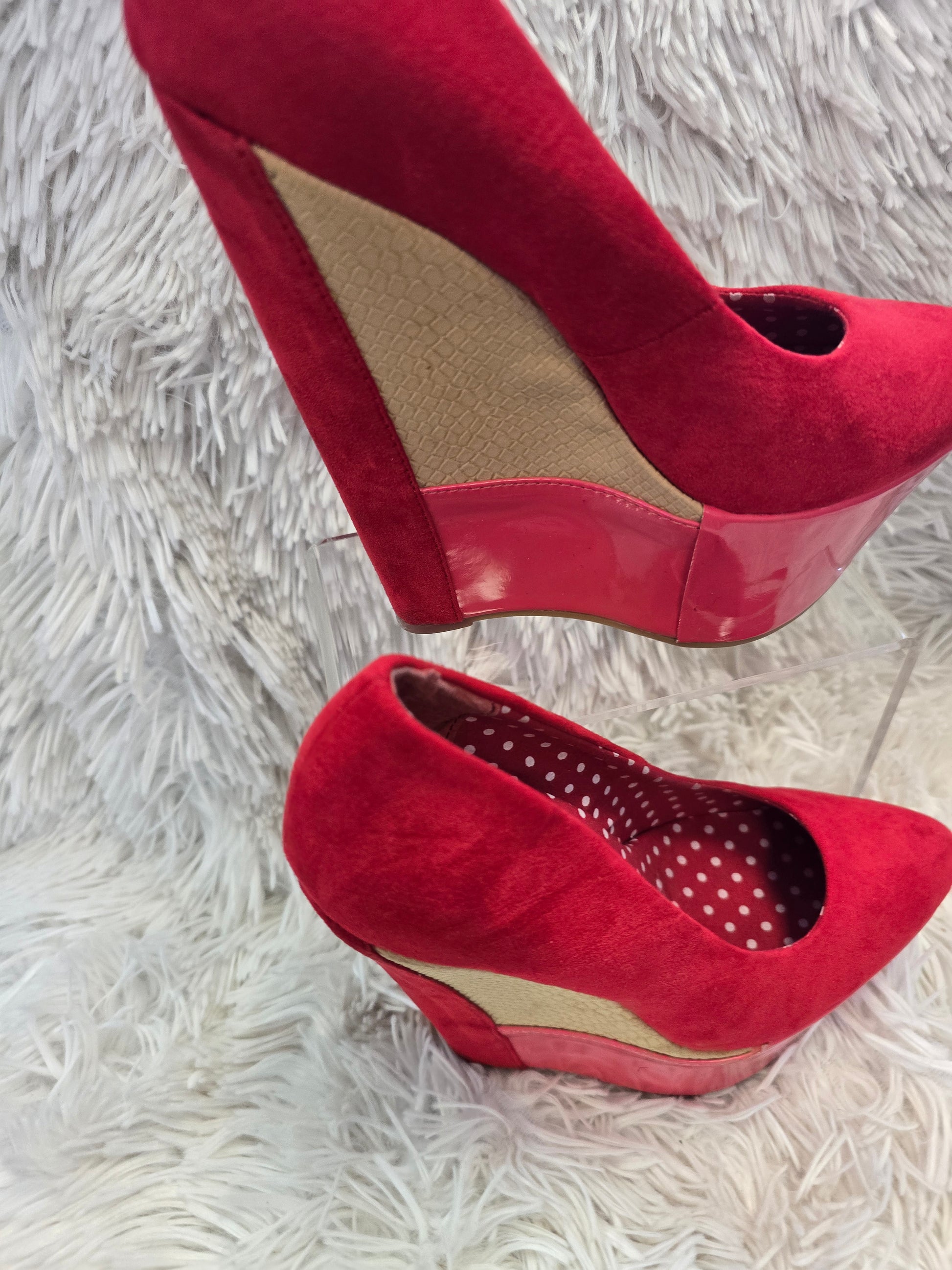 Red fashion shoe 6.5 image 2