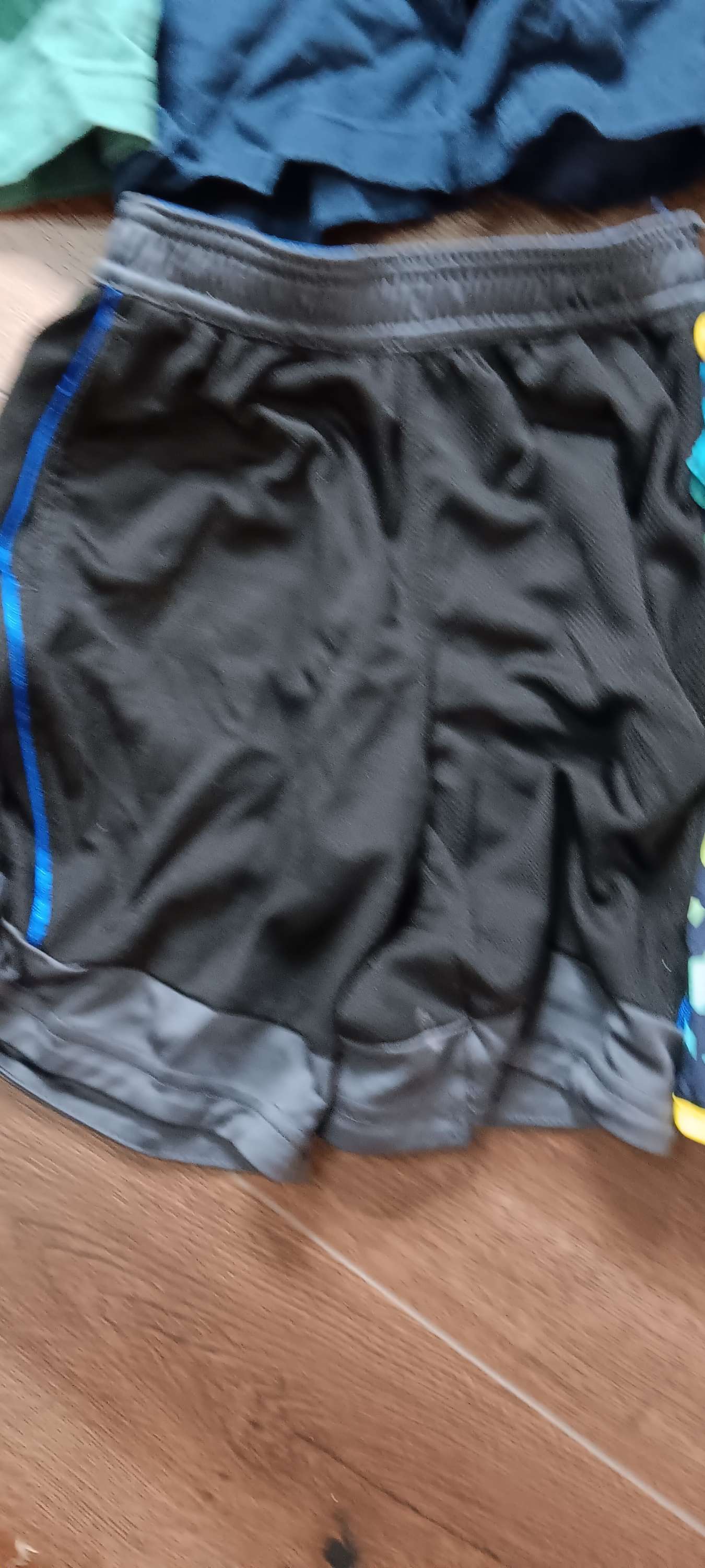 set of Boys shorts size (m) image 6
