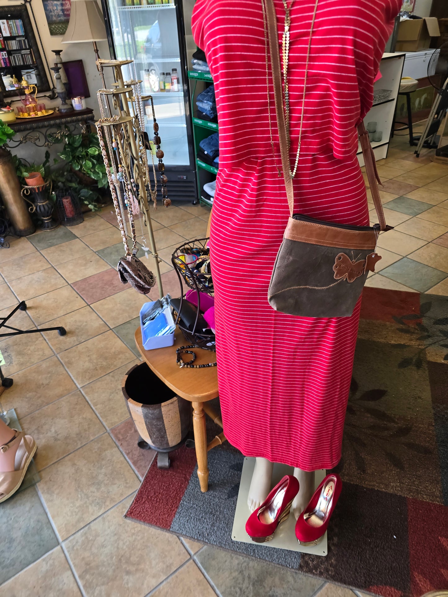 Red dress image 3