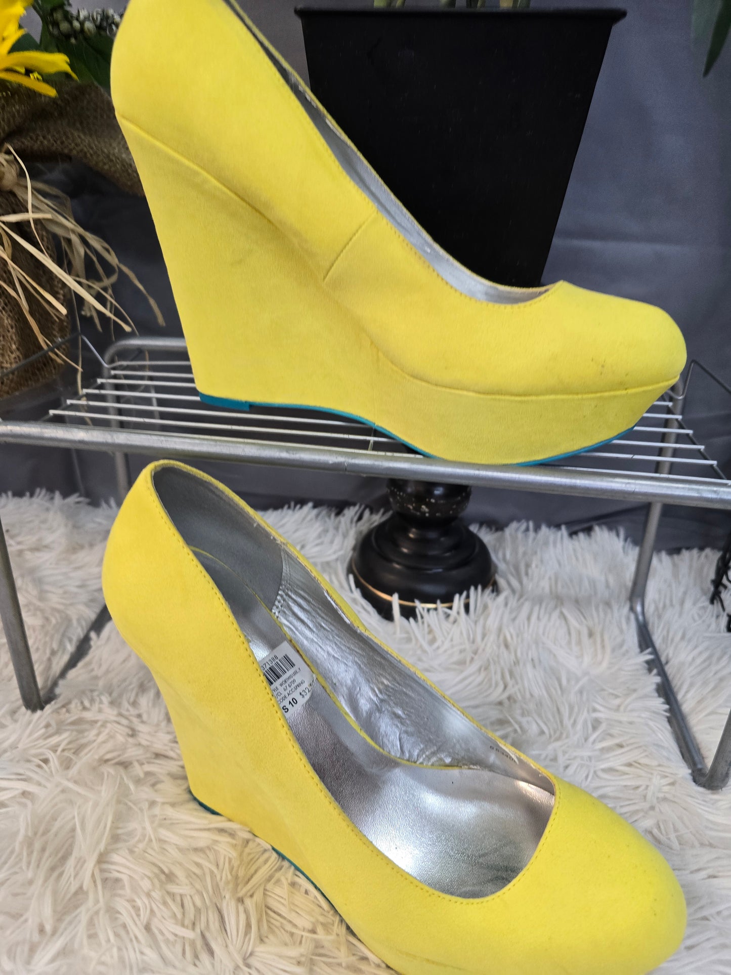 Yellow shoe size 10 image 3
