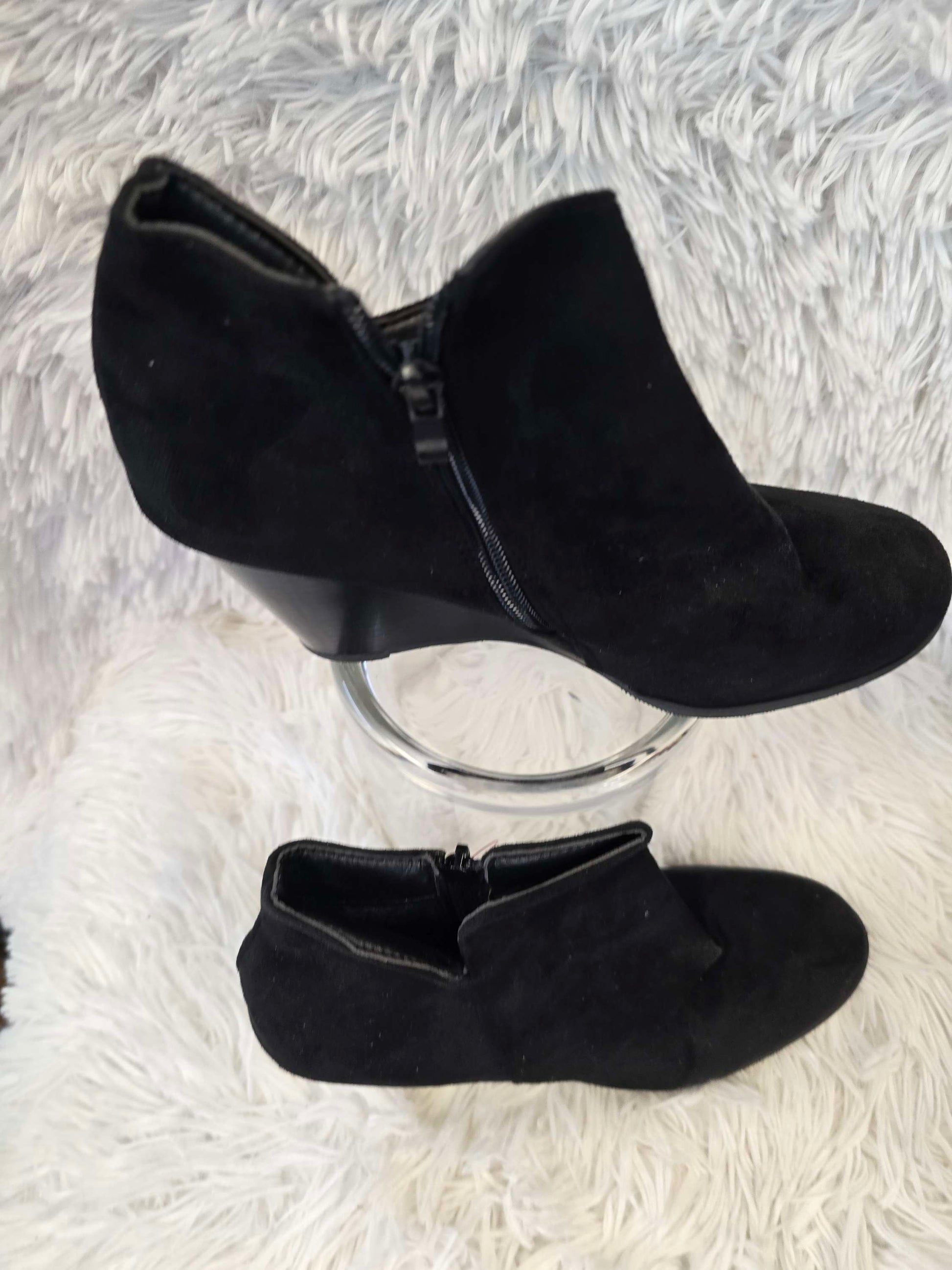 Black boots image 2