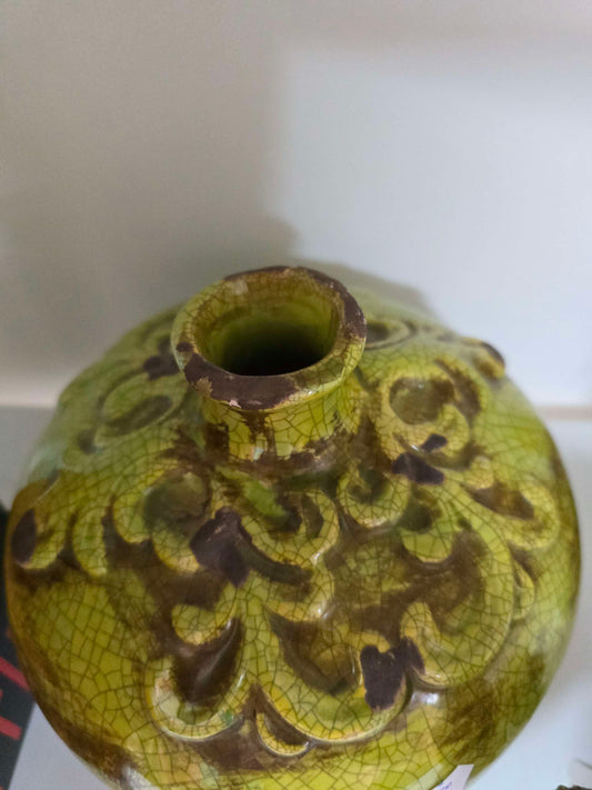 Green decorative vase image 1