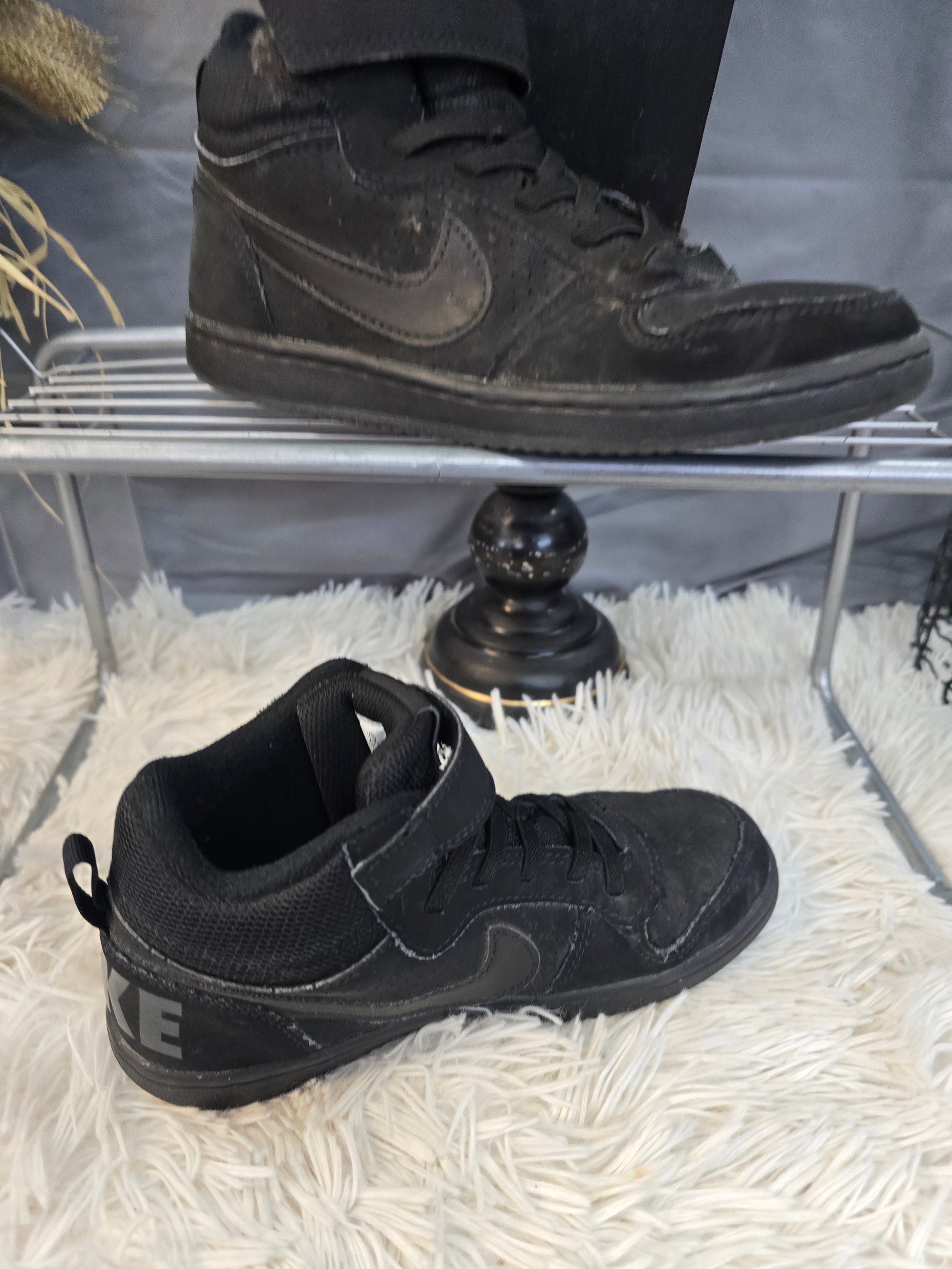 Nike youth size 2 image 2