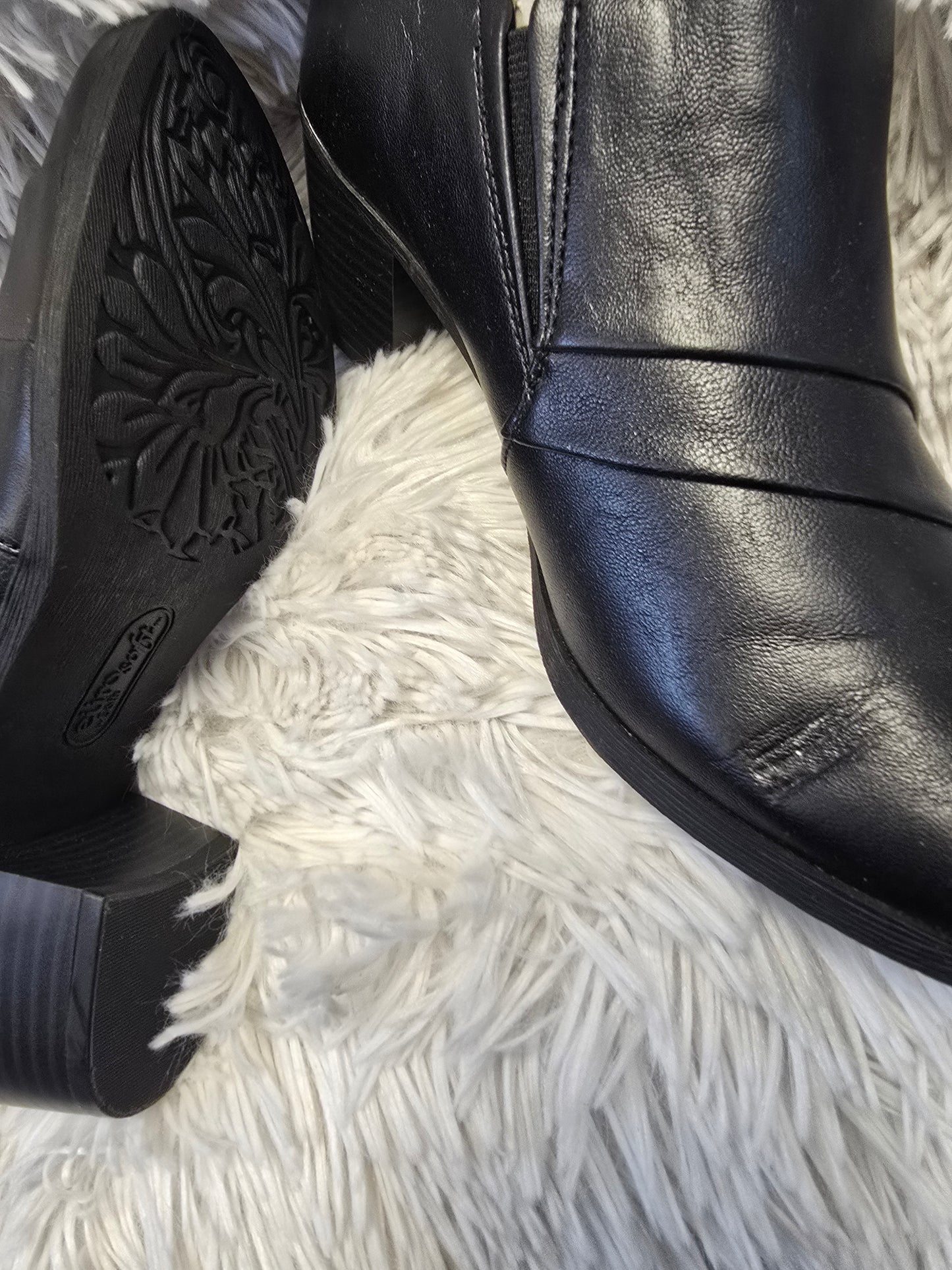 Women block heel shoe size 8.5 NEW image 2