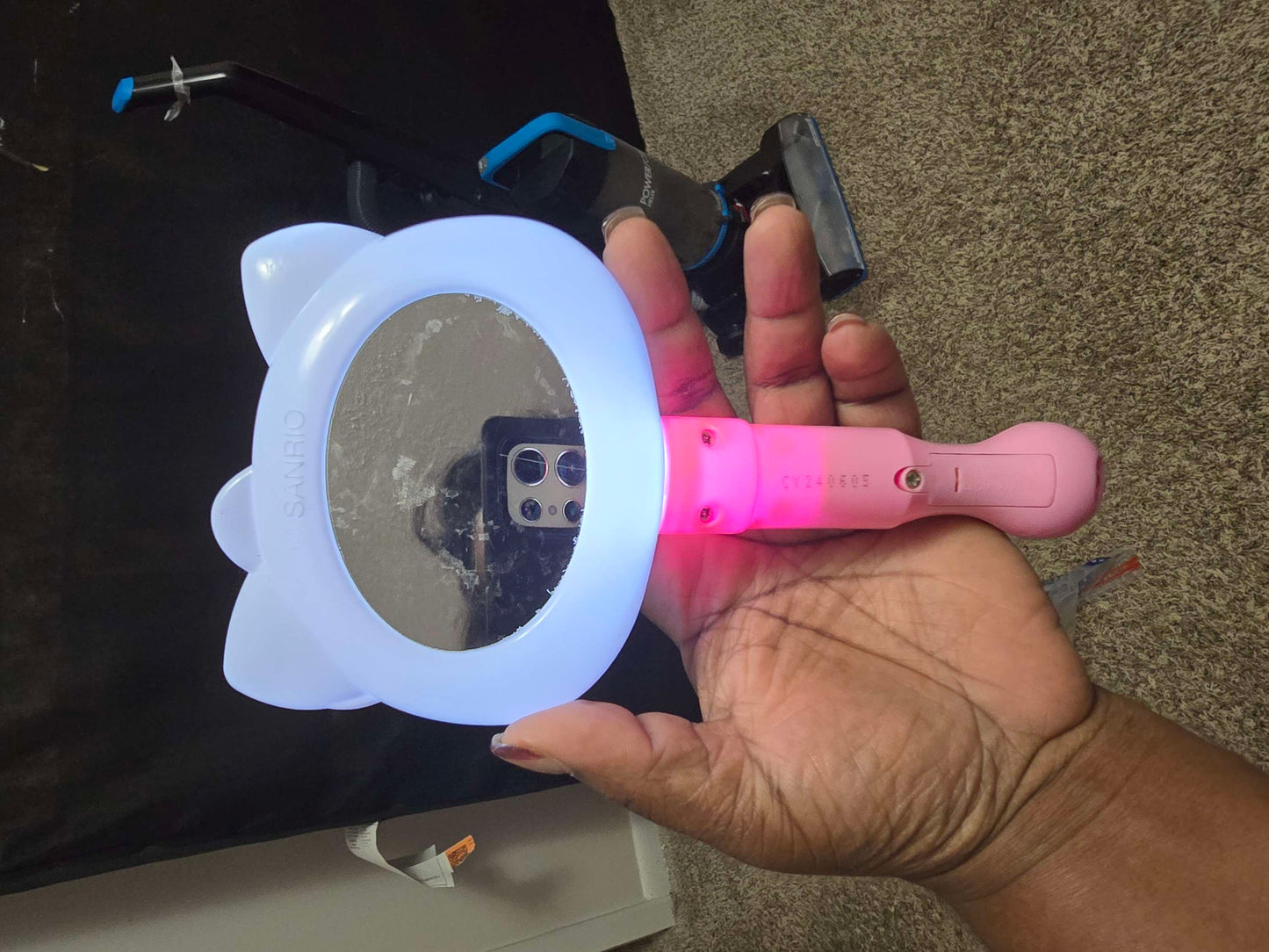 Hello Kitty lighted mirror image 2