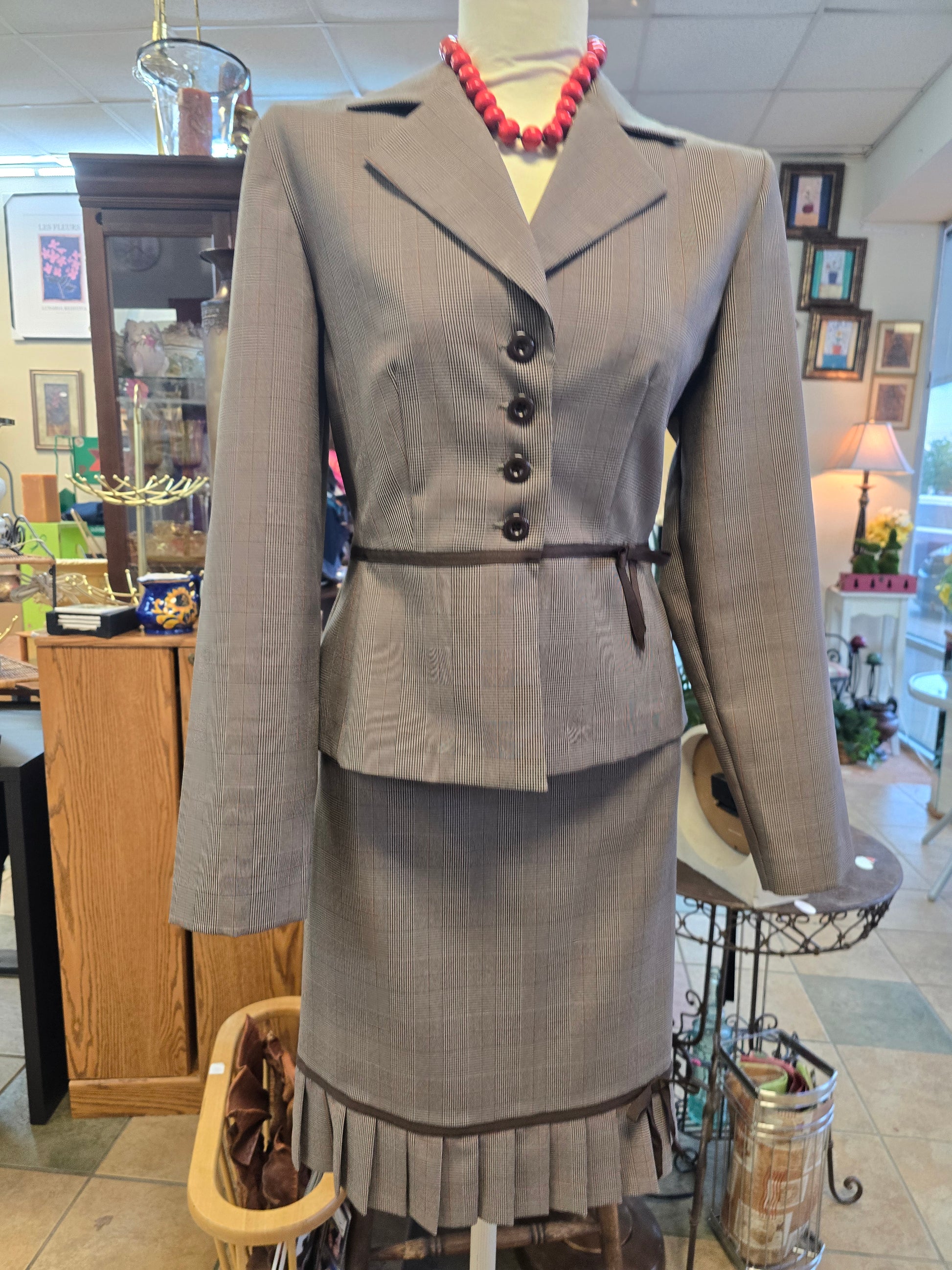 Sweet 2 piece suite size M image 4