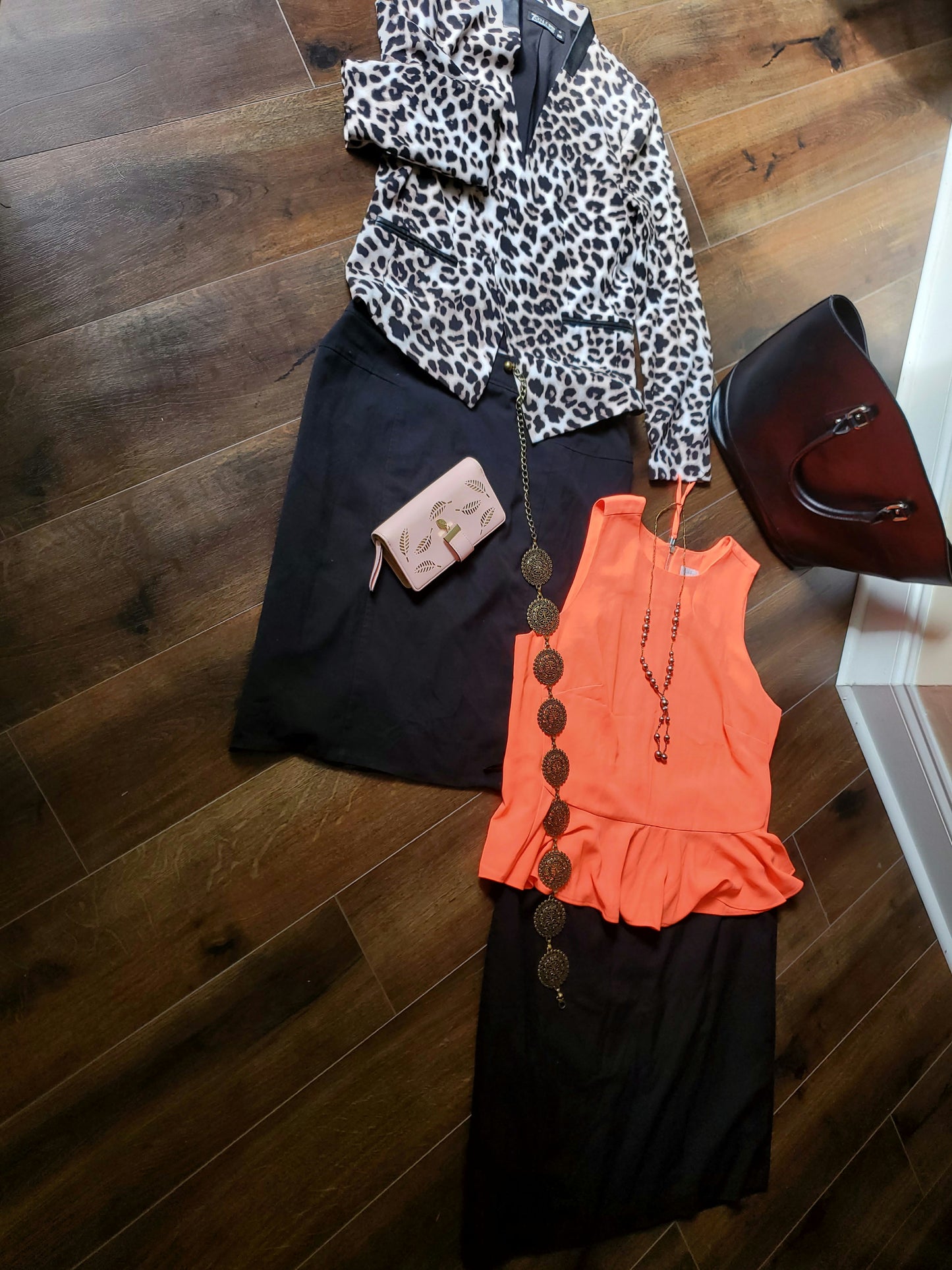 Women knee length black skirt size 16 image 3