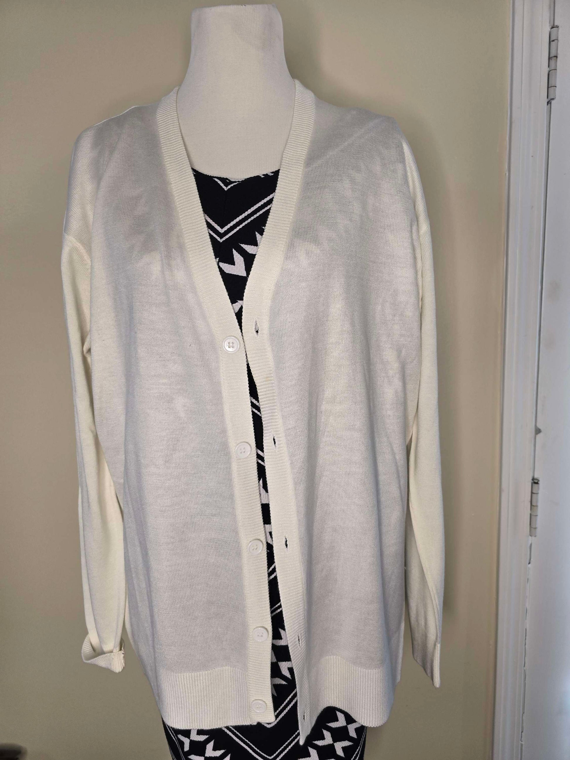 Blue ocean 2xl white sweater image 2