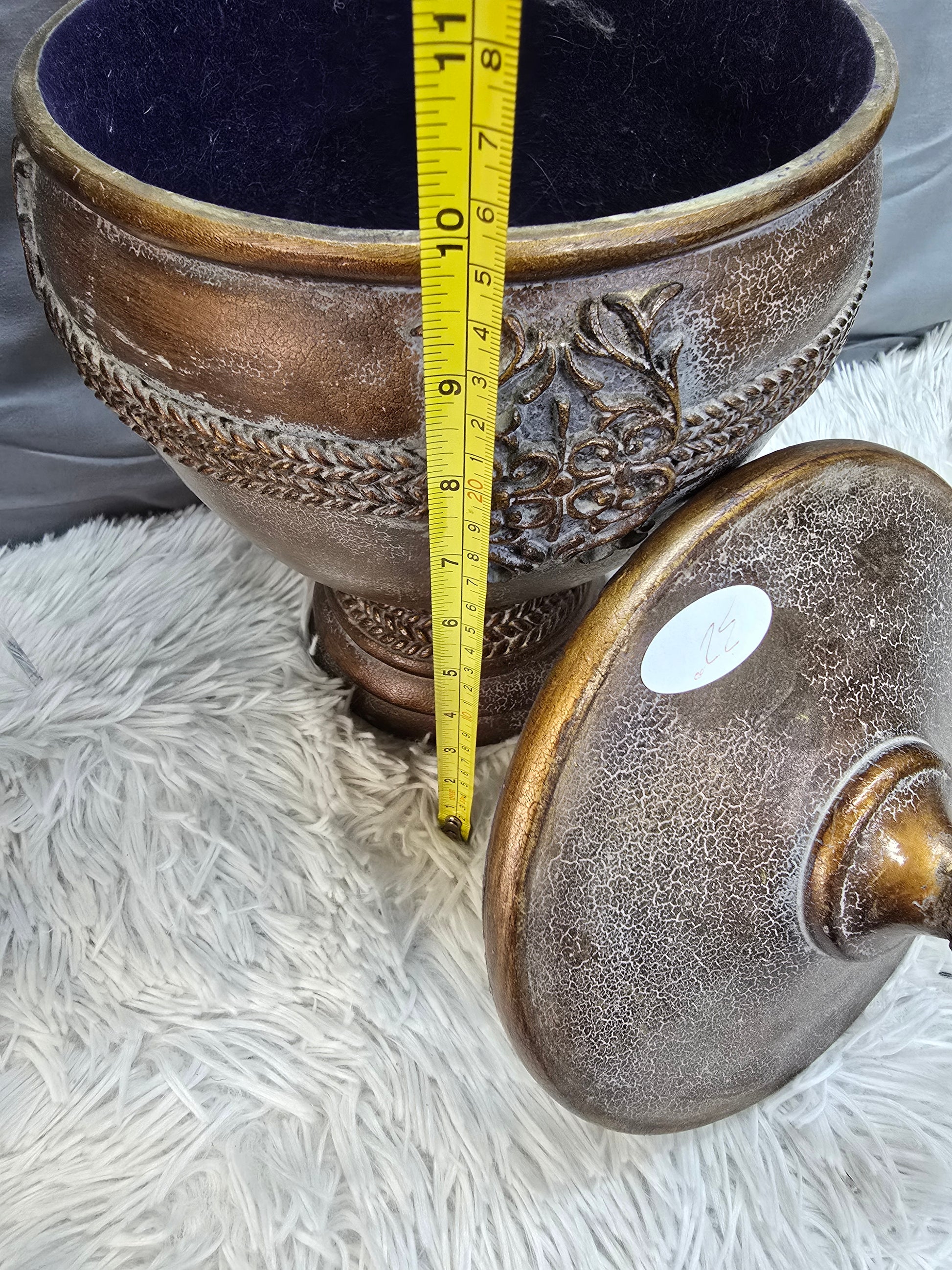 Ornate Baroque resin urn image 4