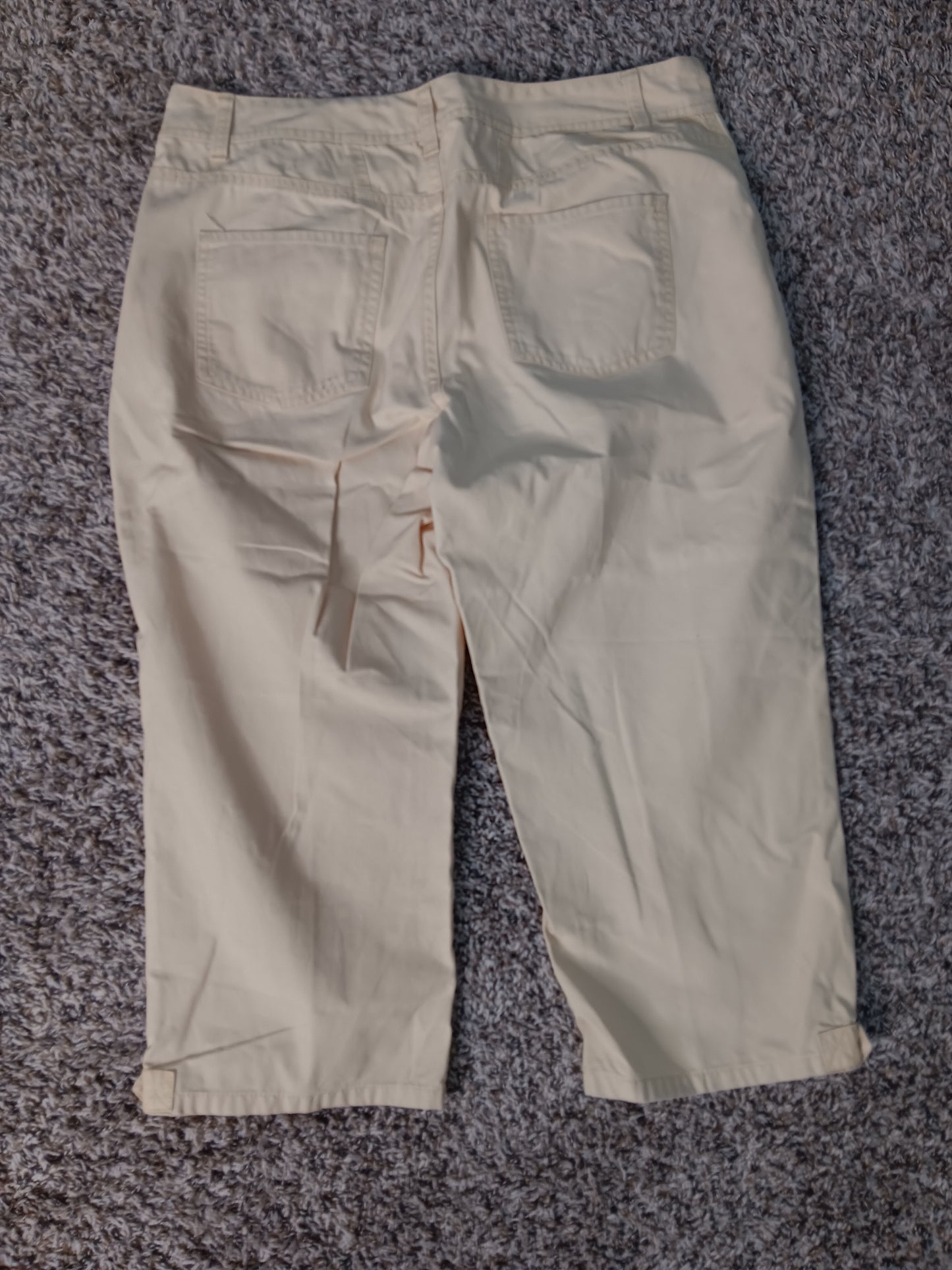 Light Yellow Capri Pants – Casual Cropped Comfort image 2