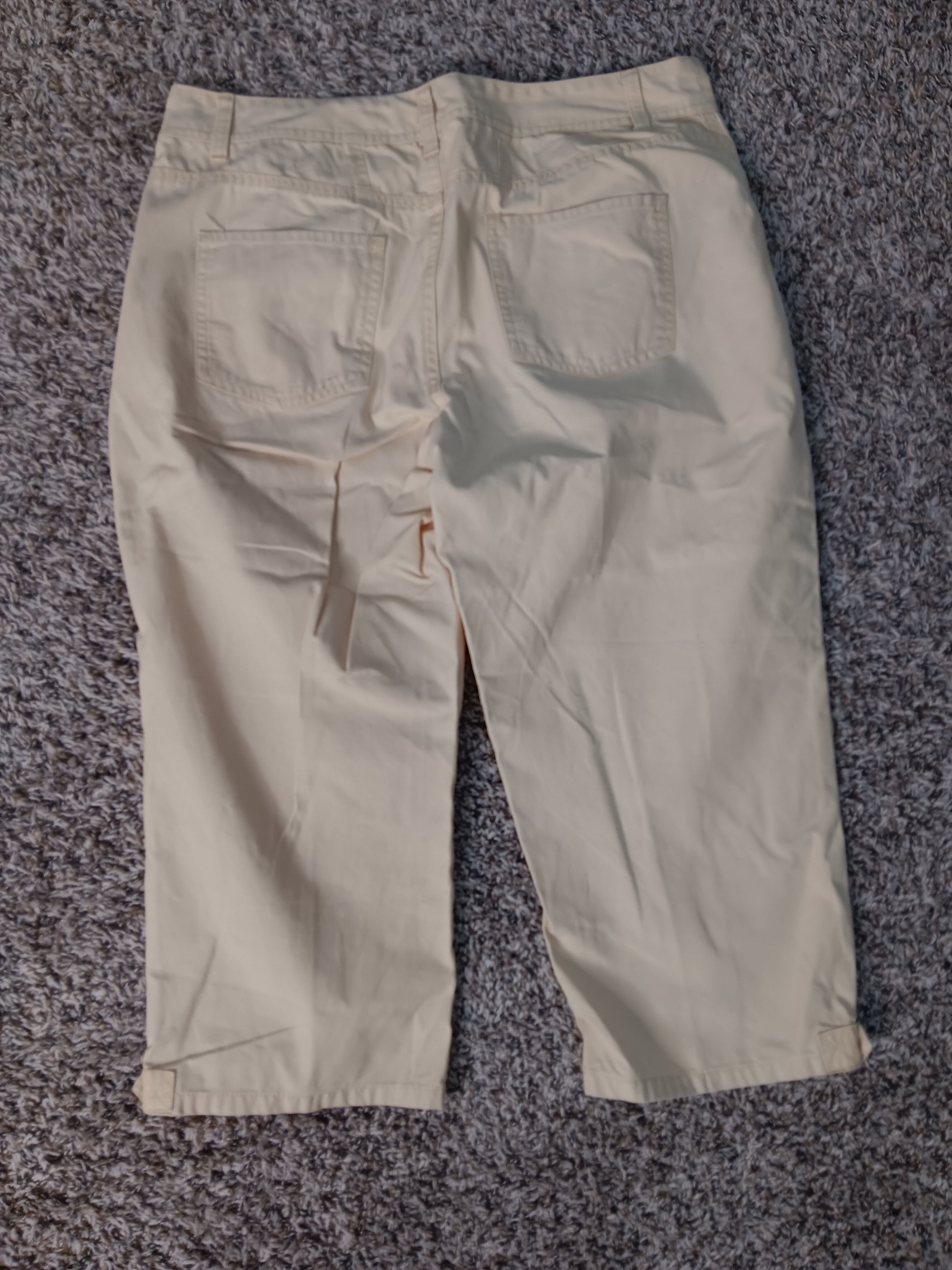Light Yellow Capri Pants – Casual Cropped Comfort image 2