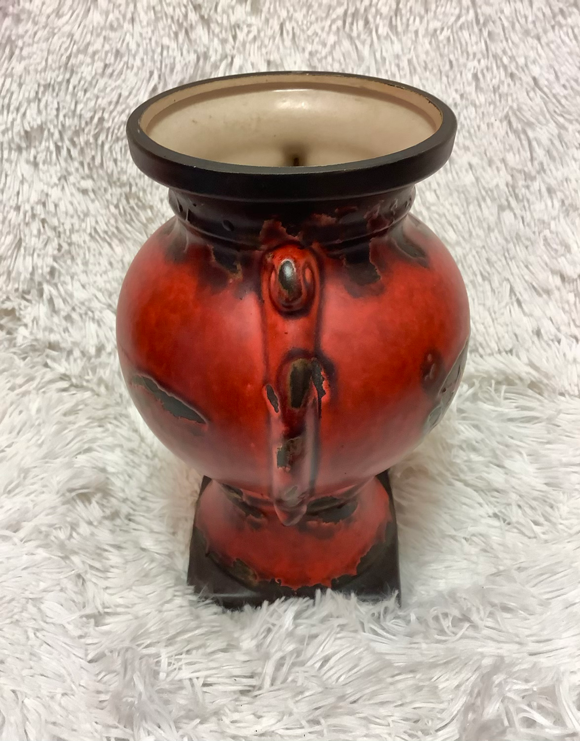 Red flower vase image 1
