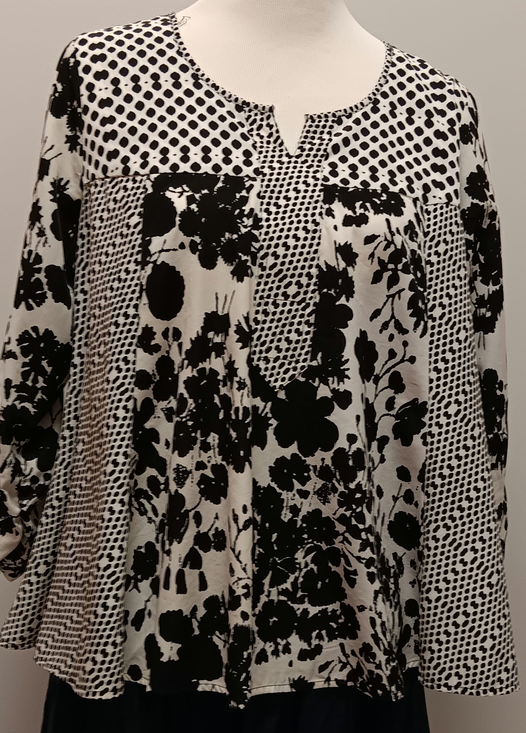 Black and white style and company blouse size small image 2