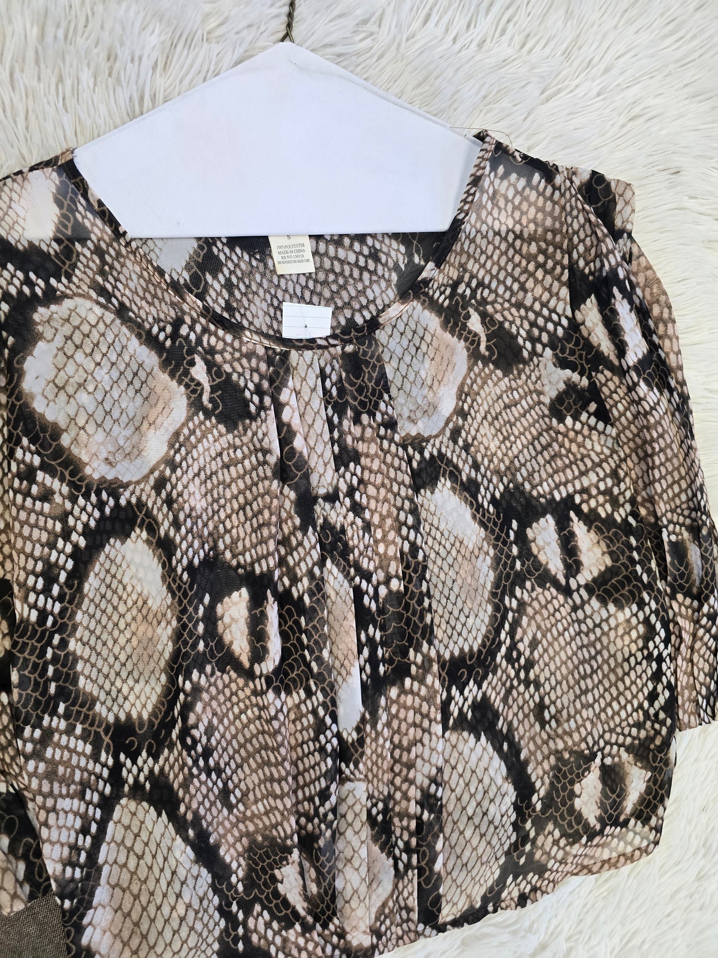 Snake print blouse/top size small image 1