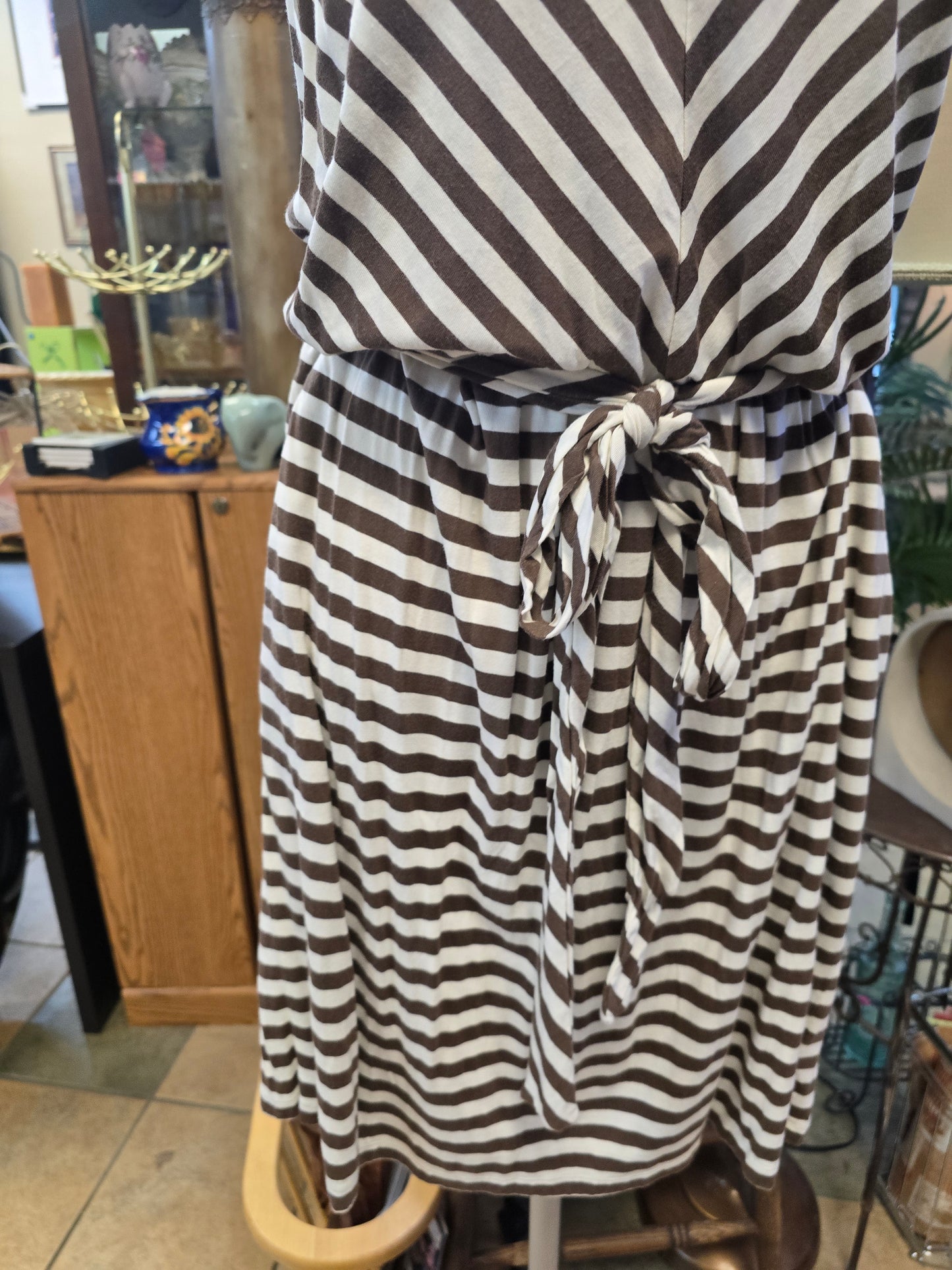 Talbot knee length 2 pocket dress image 3