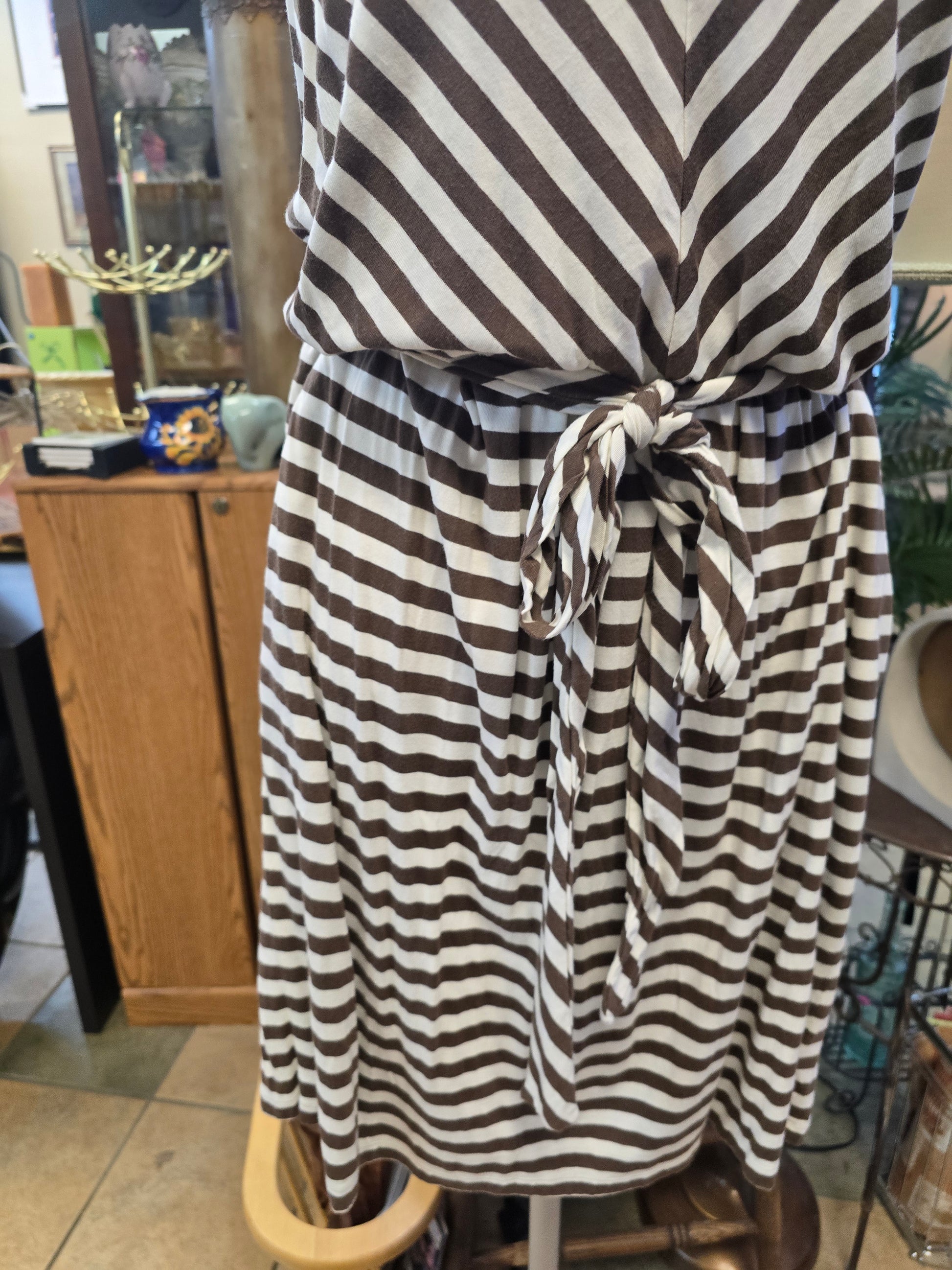 Talbot knee length 2 pocket dress image 3