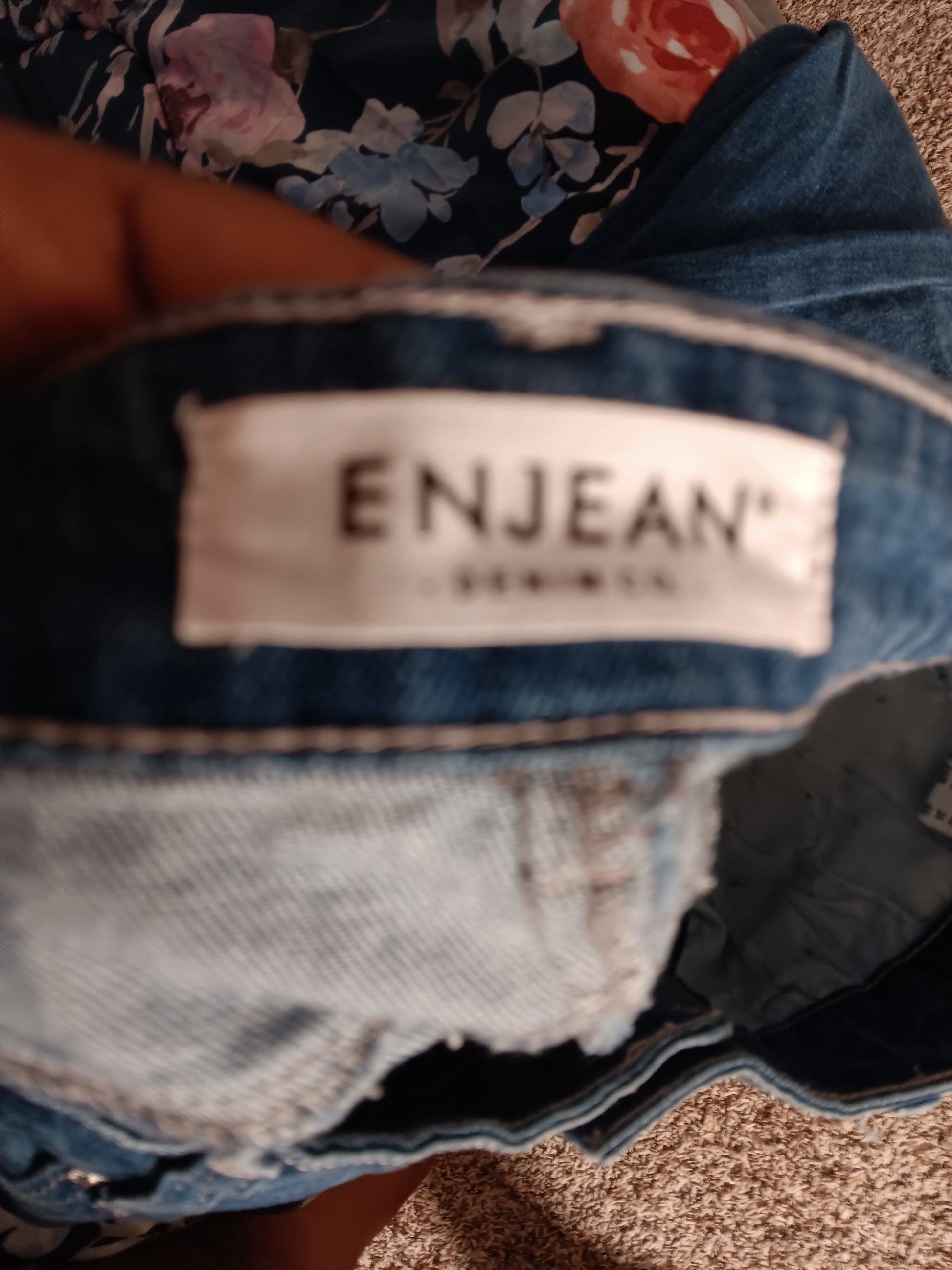 Women's Distressed Skinny Jeans – Medium Wash Denim image 3