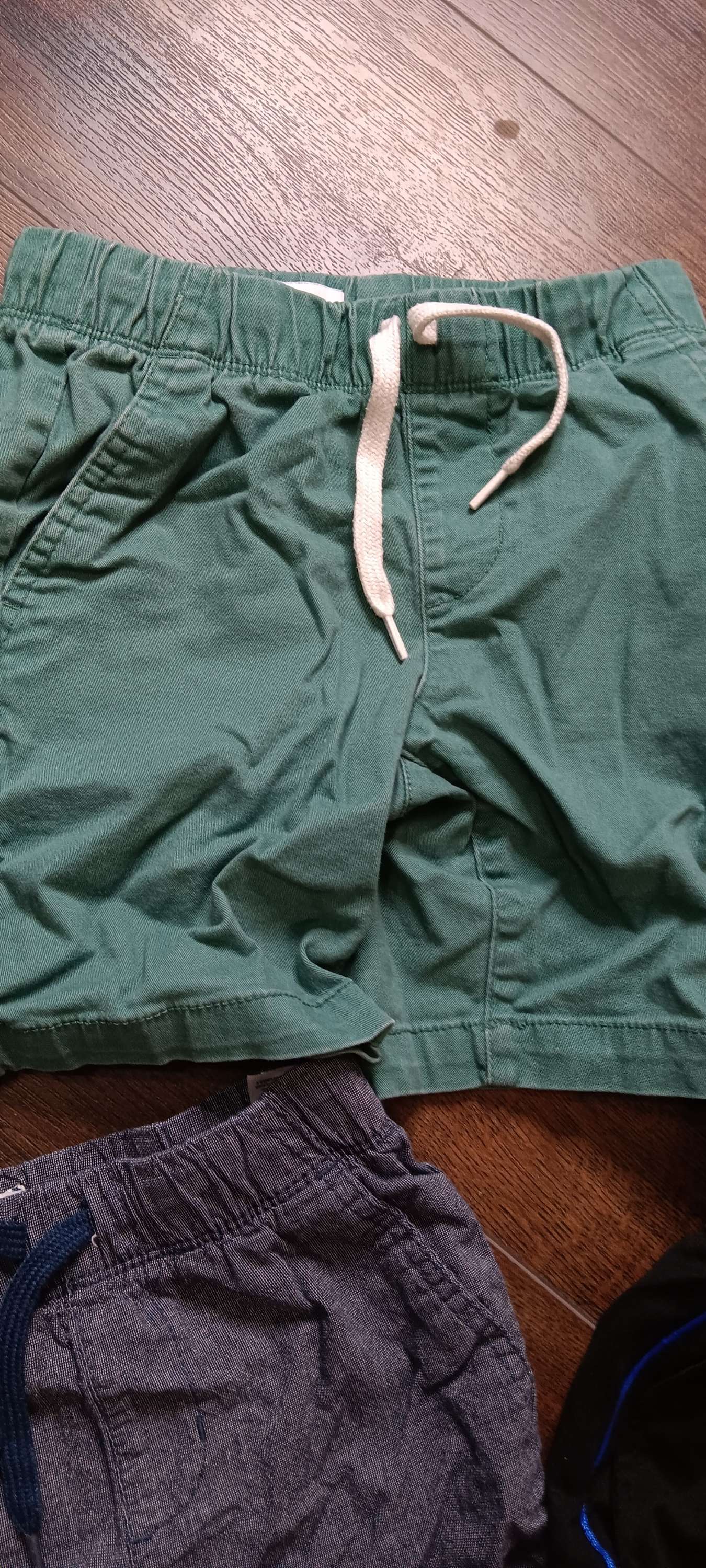 set of Boys shorts size (m) image 3