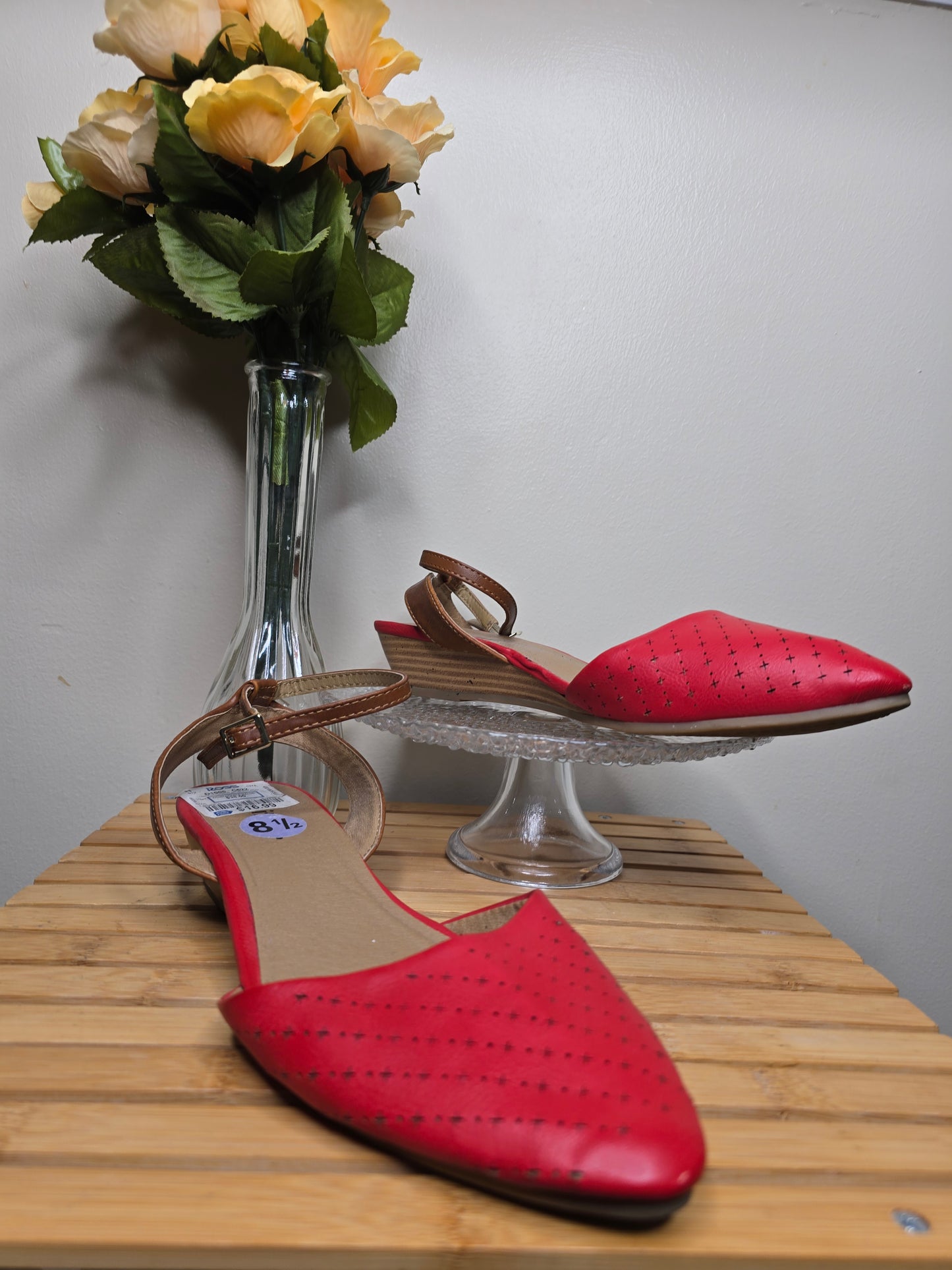 Red women summer flats size 8.5 image 2